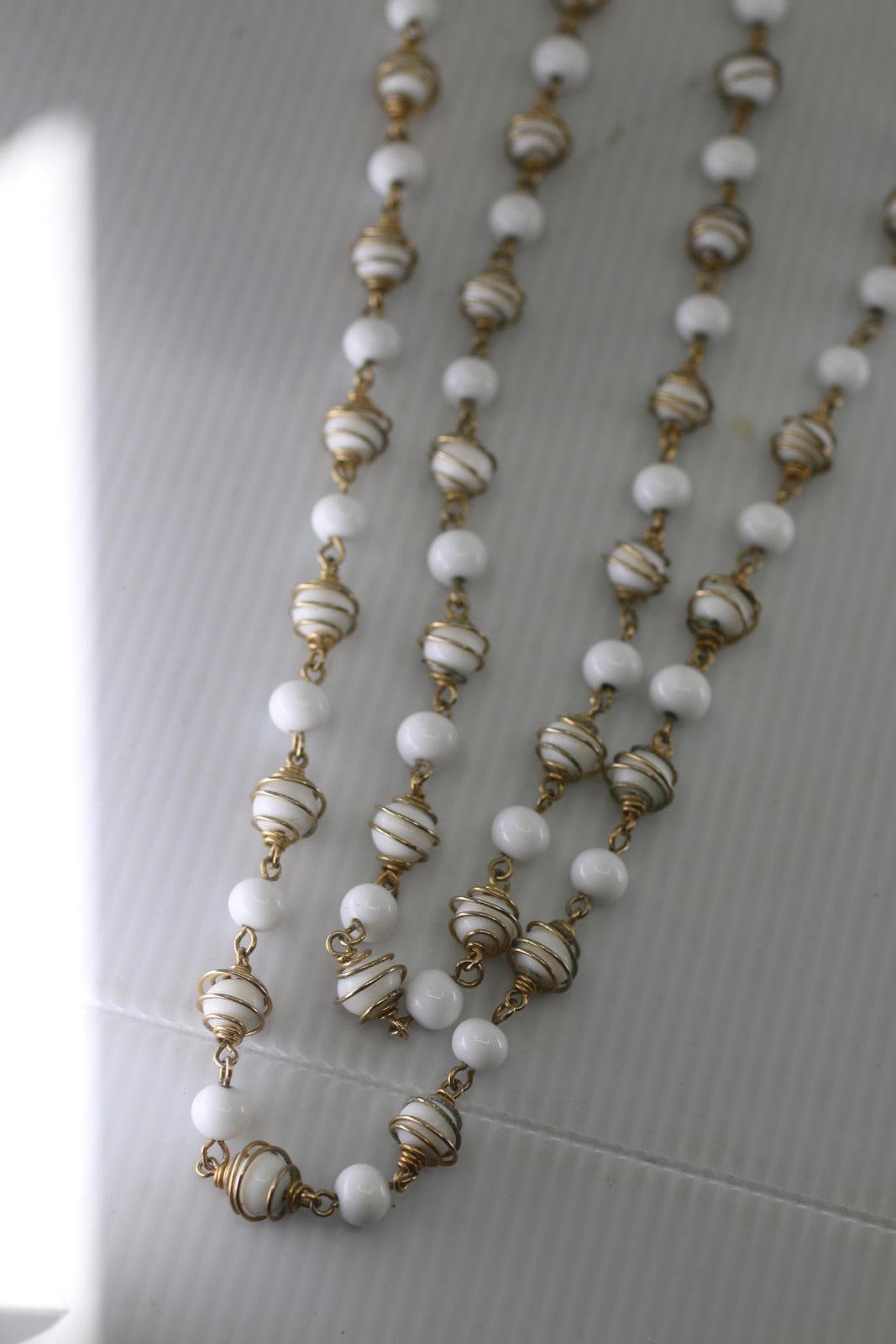 Unknown London Vintage White Glass Bead Necklace Gold Tone Spiral Wire Long Size ONE SIZE - 2 Thumbnail