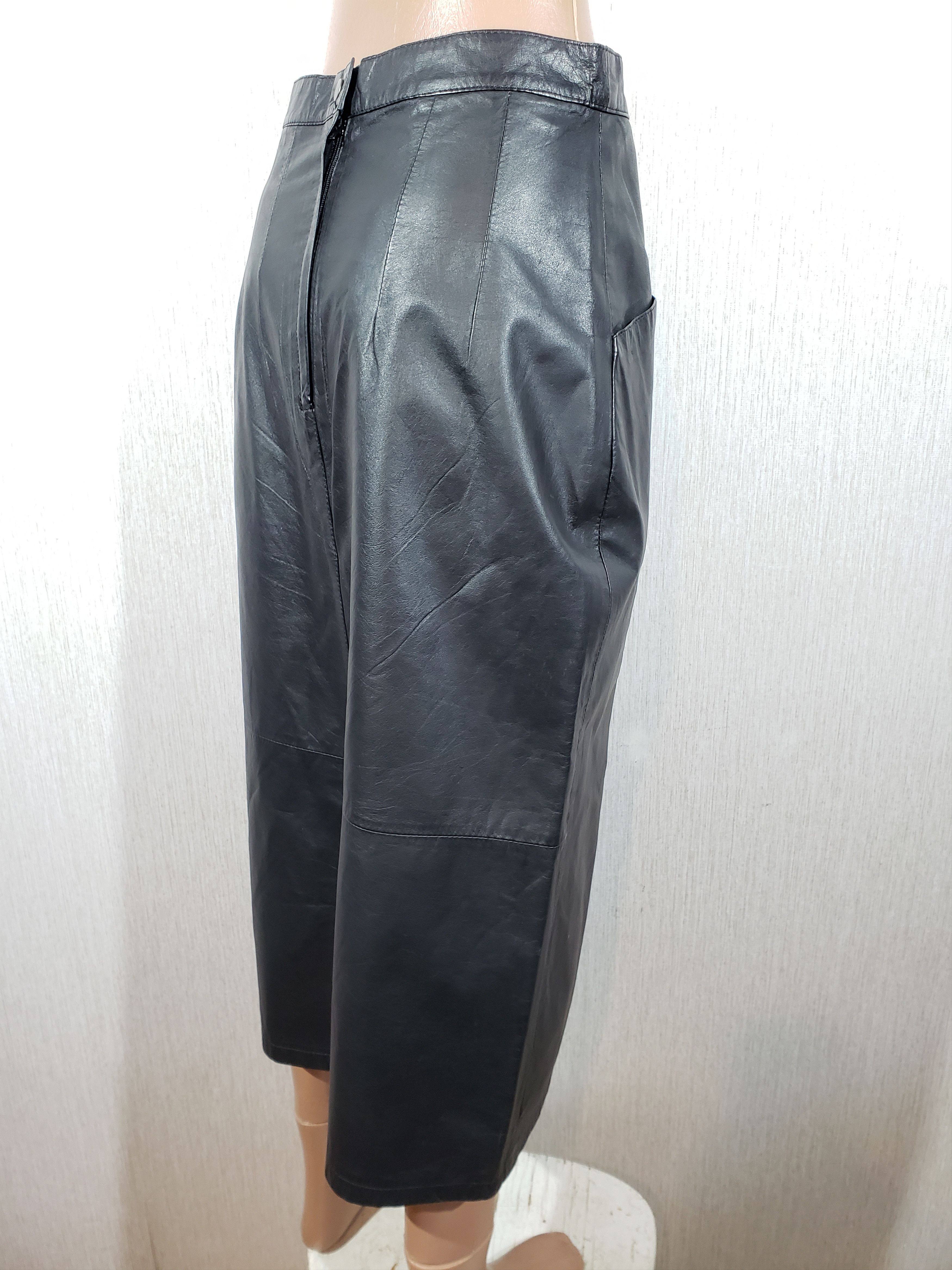 Genuine Leather Reliable black leather skirt. Size 27" / US 4 / IT 40 - 6 Thumbnail