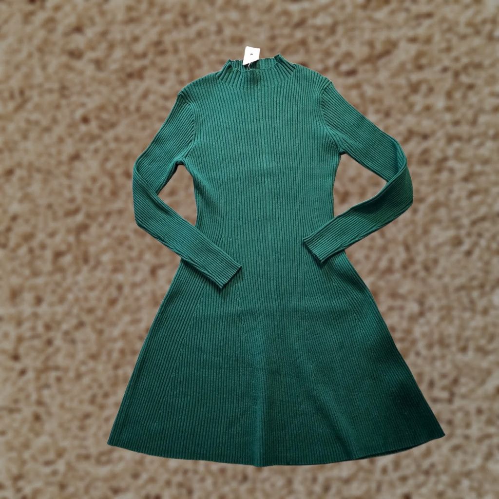 j crew green dress J.CREW EYELET balanced by a lightweight skirt with easy movement J.CREW Dress Womens Medium Green