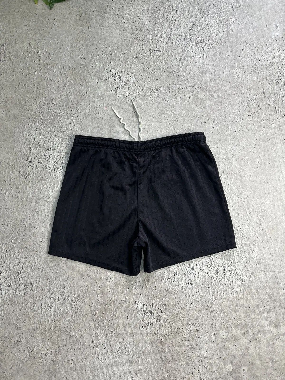 Umbro × Vintage Vintage Y2K 90s Umbro soccer shorts football black Umbro Size US 32 / EU 48 - 8 Thumbnail