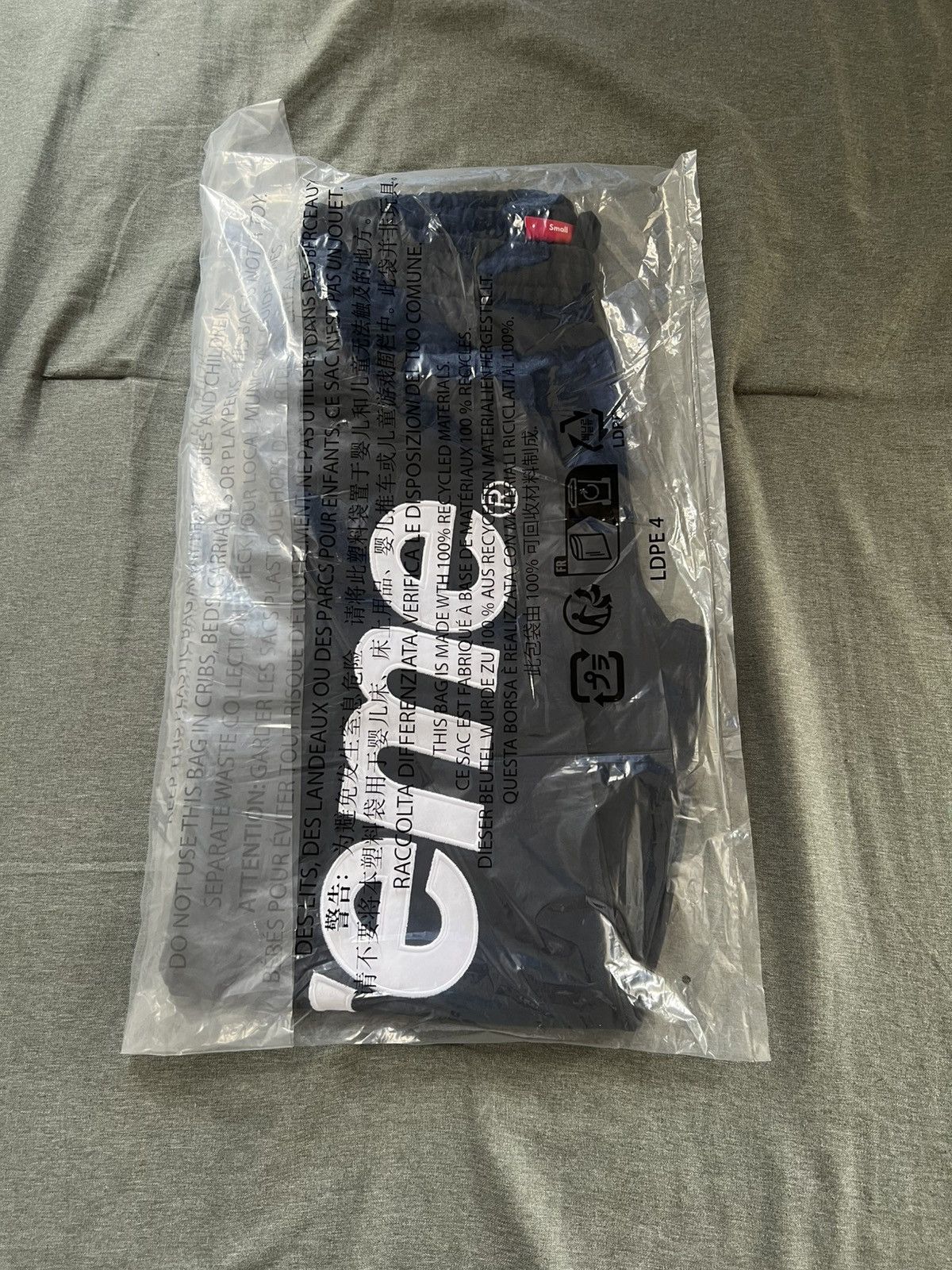 Supreme Supreme Satin Applique Sweatpants Size Small Size US 30 / EU 46 - 2 Thumbnail