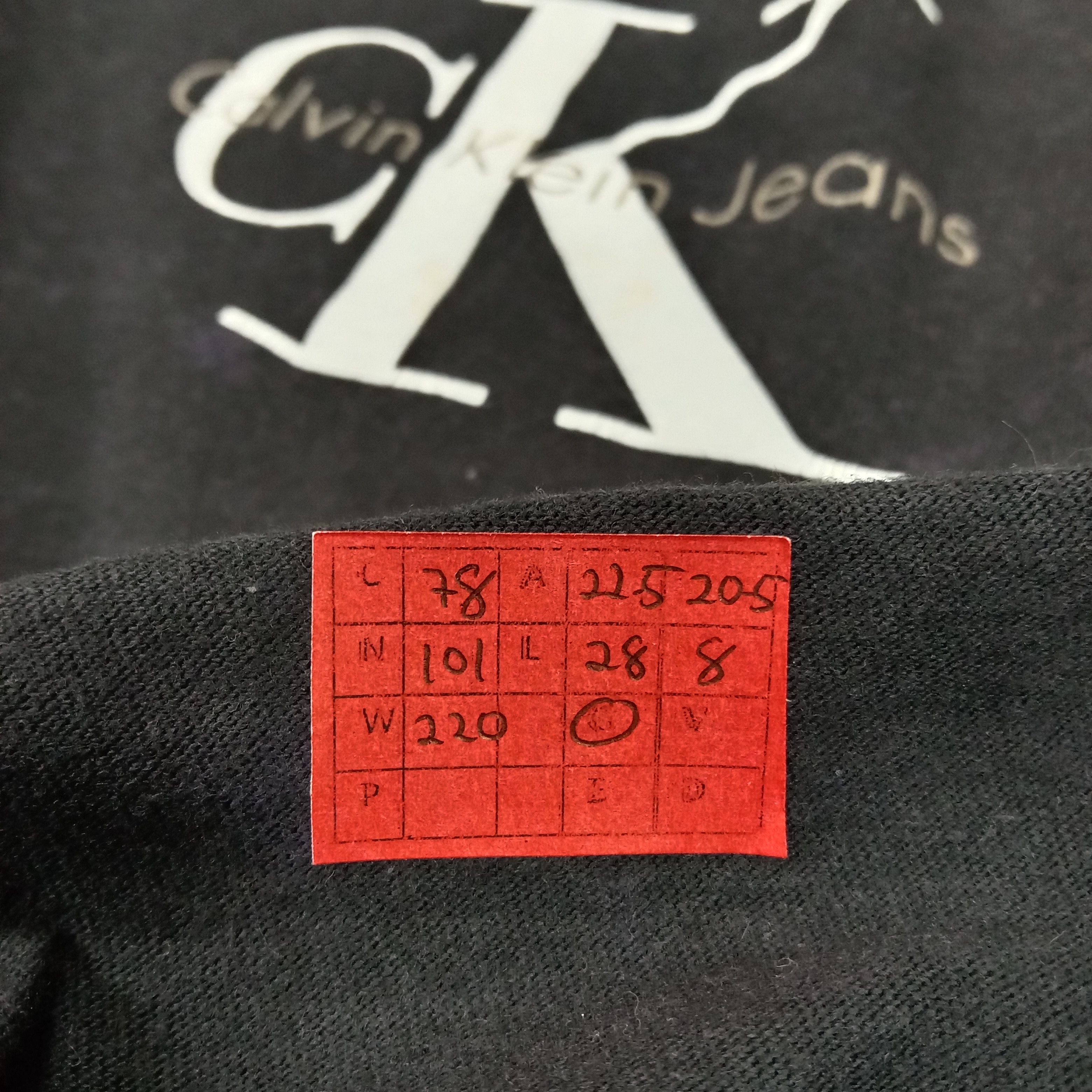 Calvin Klein × Vintage Calvin Klein Center Logo Spell Out Design Vintage Tshirt Size US L / EU 52-54 / 3 - 13 Thumbnail