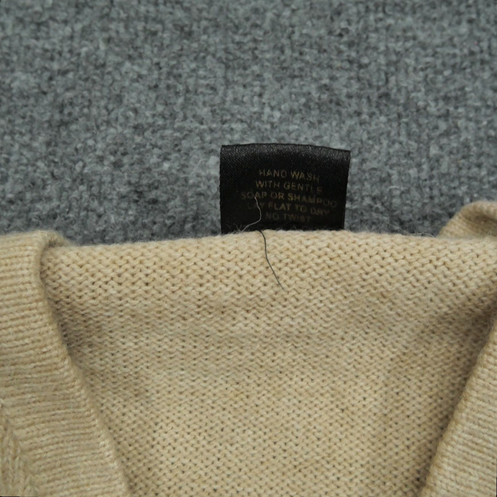 Vintage VINTAGE Alpaca Sweater Mens Medium Tan Brown Pullover V Neck Peru Size US M / EU 48-50 / 2 - 4 Thumbnail