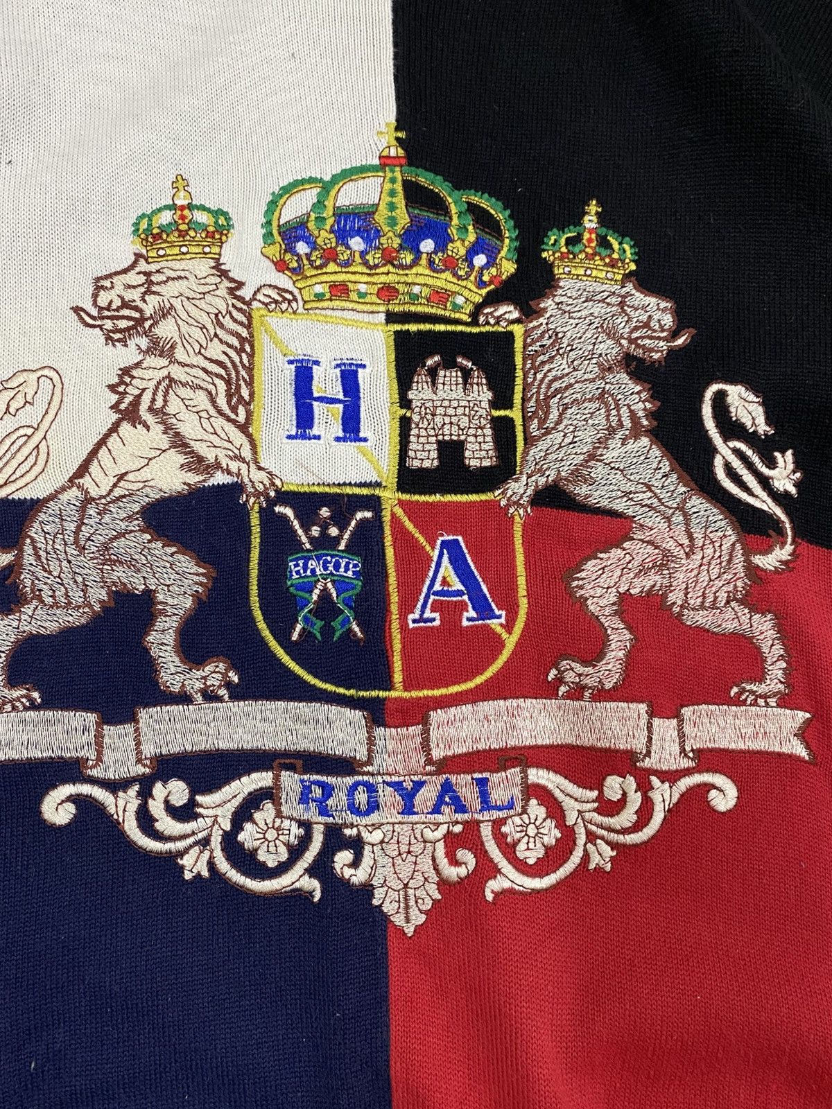 Japanese Brand Vintage Royal Crest Embroidered Sweater Size US L / EU 52-54 / 3 - 6 Thumbnail