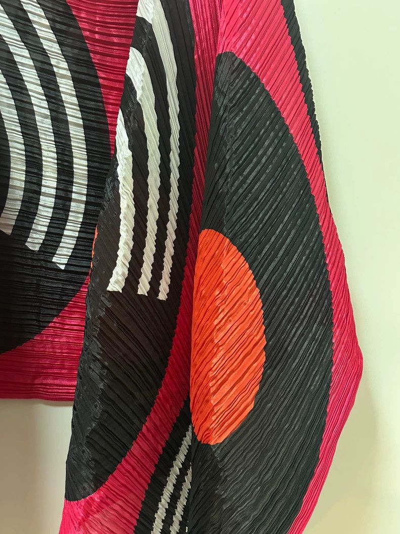 Issey Miyake Issey Miyake size:one size Ruby, red record, big pleated l Size S / US 4 / IT 40 - 2 Thumbnail