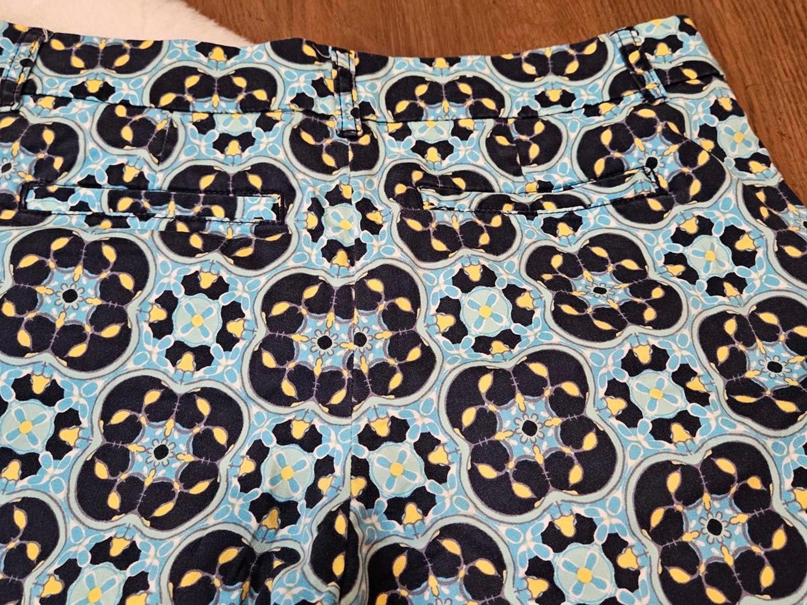 Designer Crown & Ivy Printed Shorts for Summer #214 Size 28" / US 6 / IT 42 - 2 Thumbnail