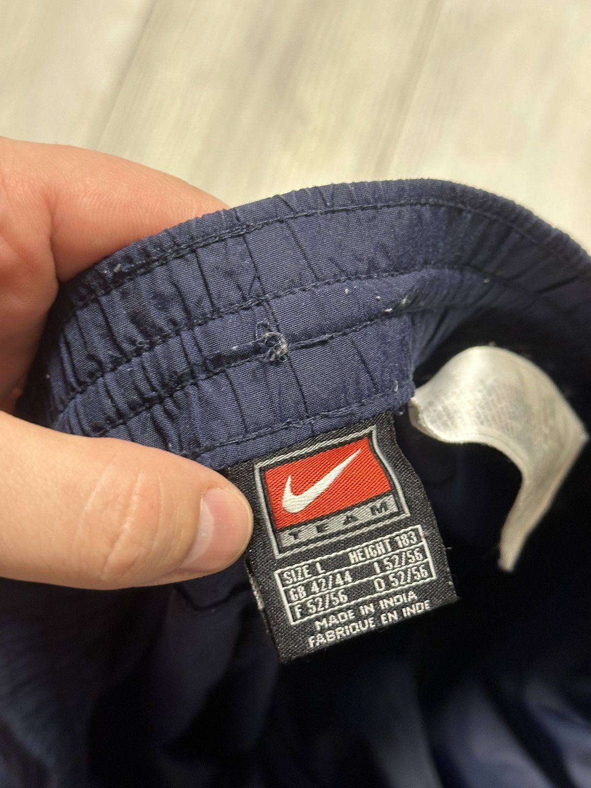 Vintage 90’s NIKE TEAM RETRO SWOOSH LOGO BAGGY TRACK PANTS Y2K Size US 34 / EU 50 - 4 Thumbnail