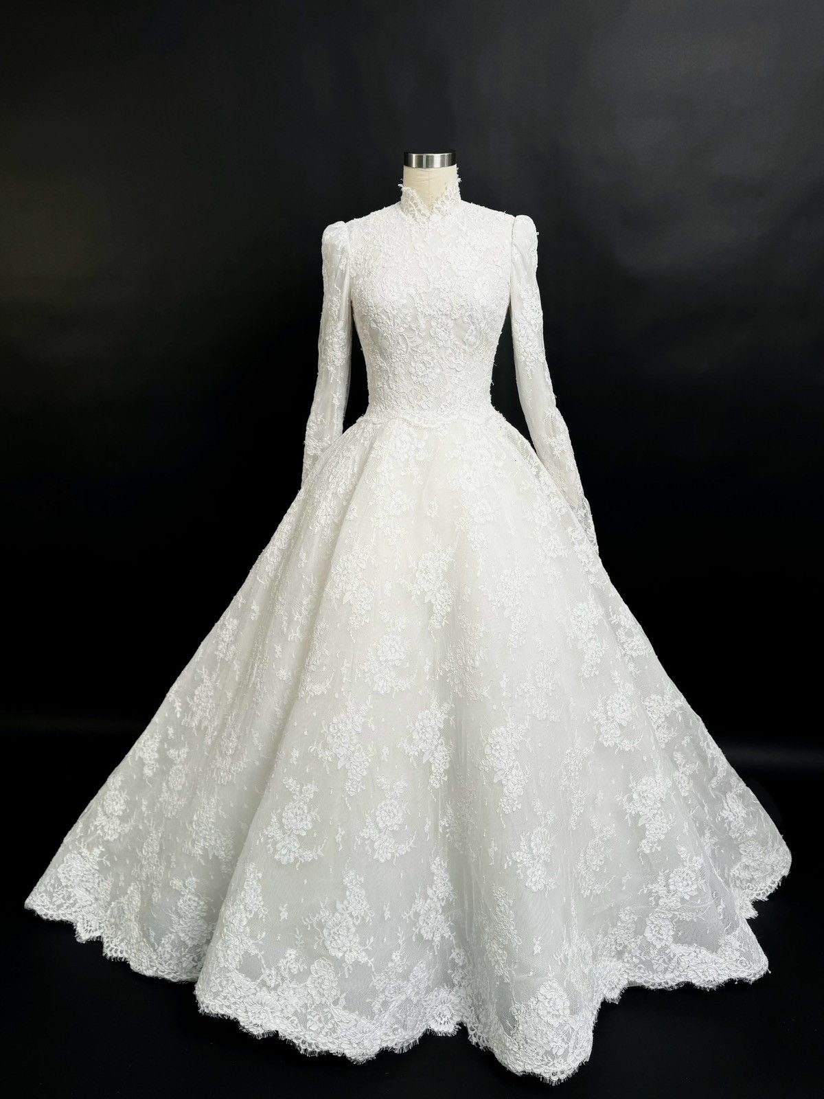Other Preloved US 2 Anna Augusta French Corded Lace Bridal Gown Size XS / US 0-2 / IT 36-38 - 2 Thumbnail