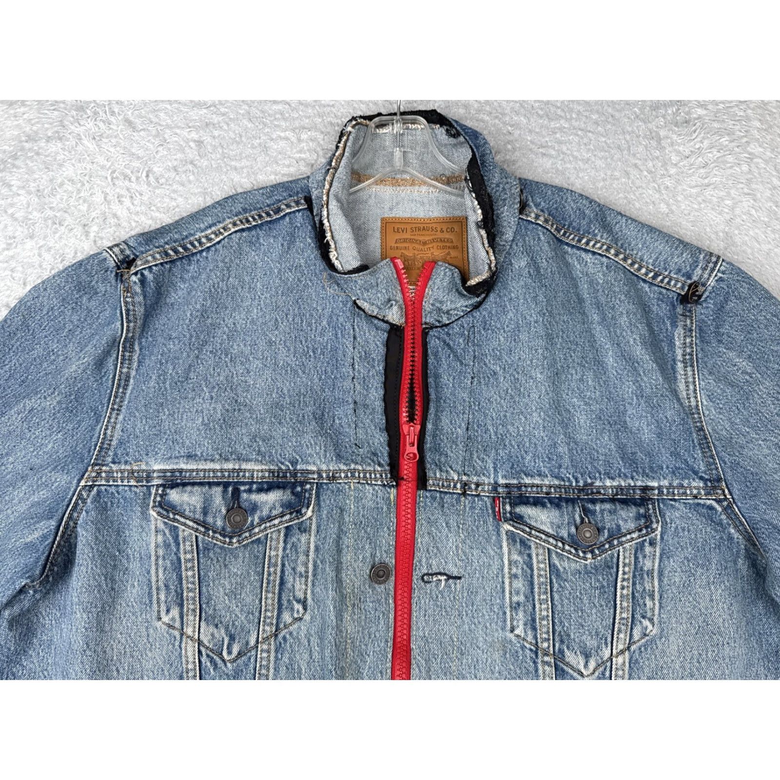 Levi's VINTAGE Levi's Premium Denim Jacket Mens 2XL Blue Trucker Zip Light Wash Distressed, Full Zip, Pockets, Collared, Regular Fit, Jacket Size US XXL / EU 58 / 5 - 4 Thumbnail