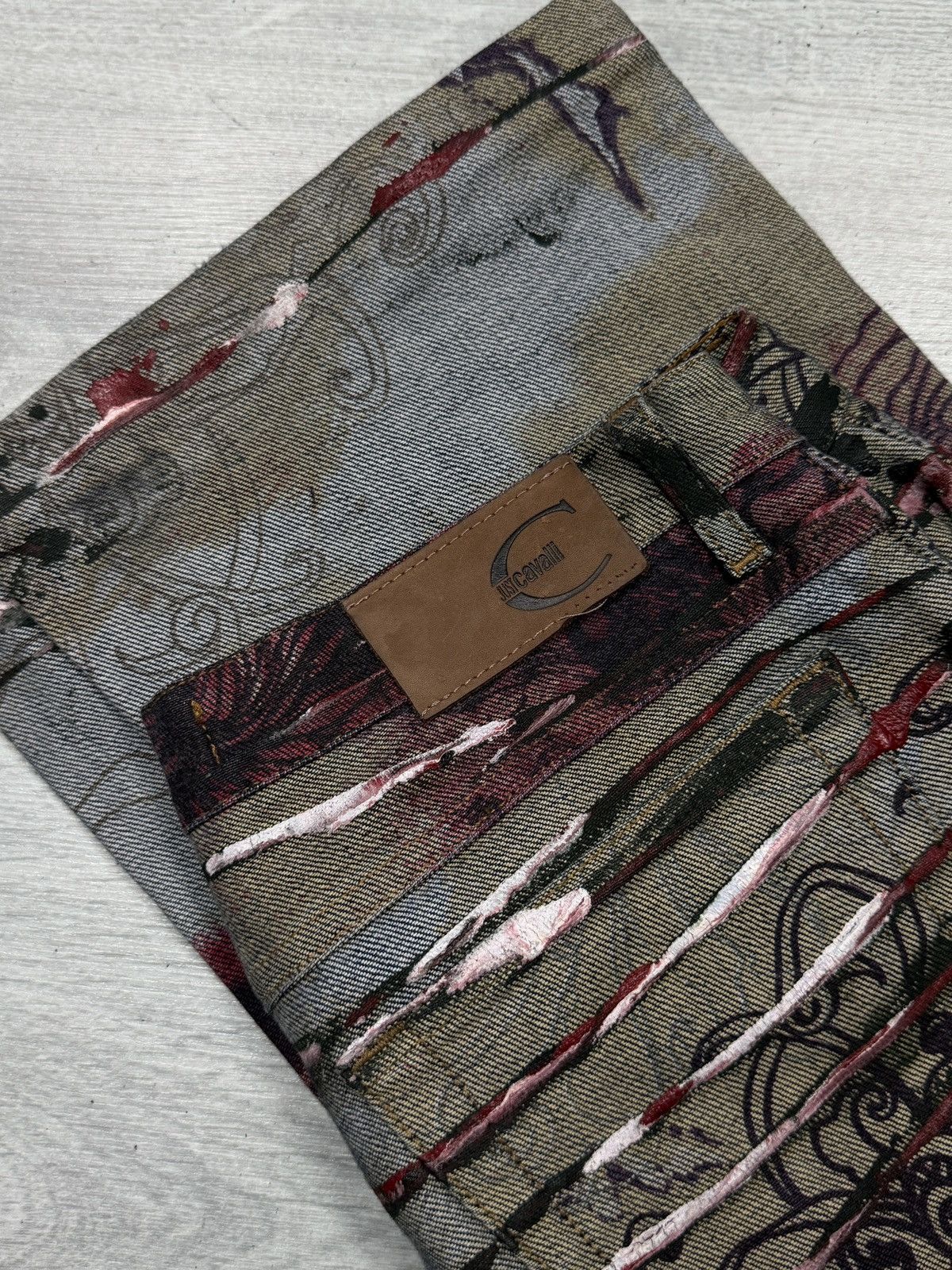 Roberto Cavalli Roberto Cavalli 2000’s Flared Floral Slashed Tattoo Jeans Size 28" / US 6 / IT 42 - 21 Thumbnail