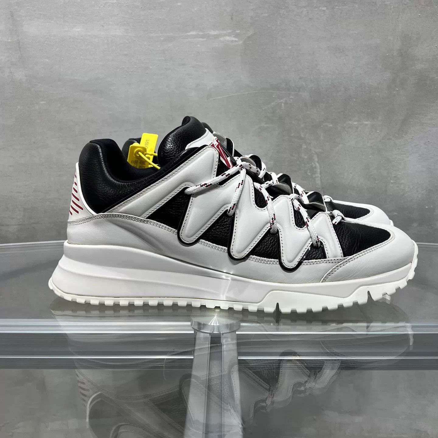Louis Vuitton LV Black White Sneakers UK9 43 Size US 10 / EU 43 - 4 Thumbnail