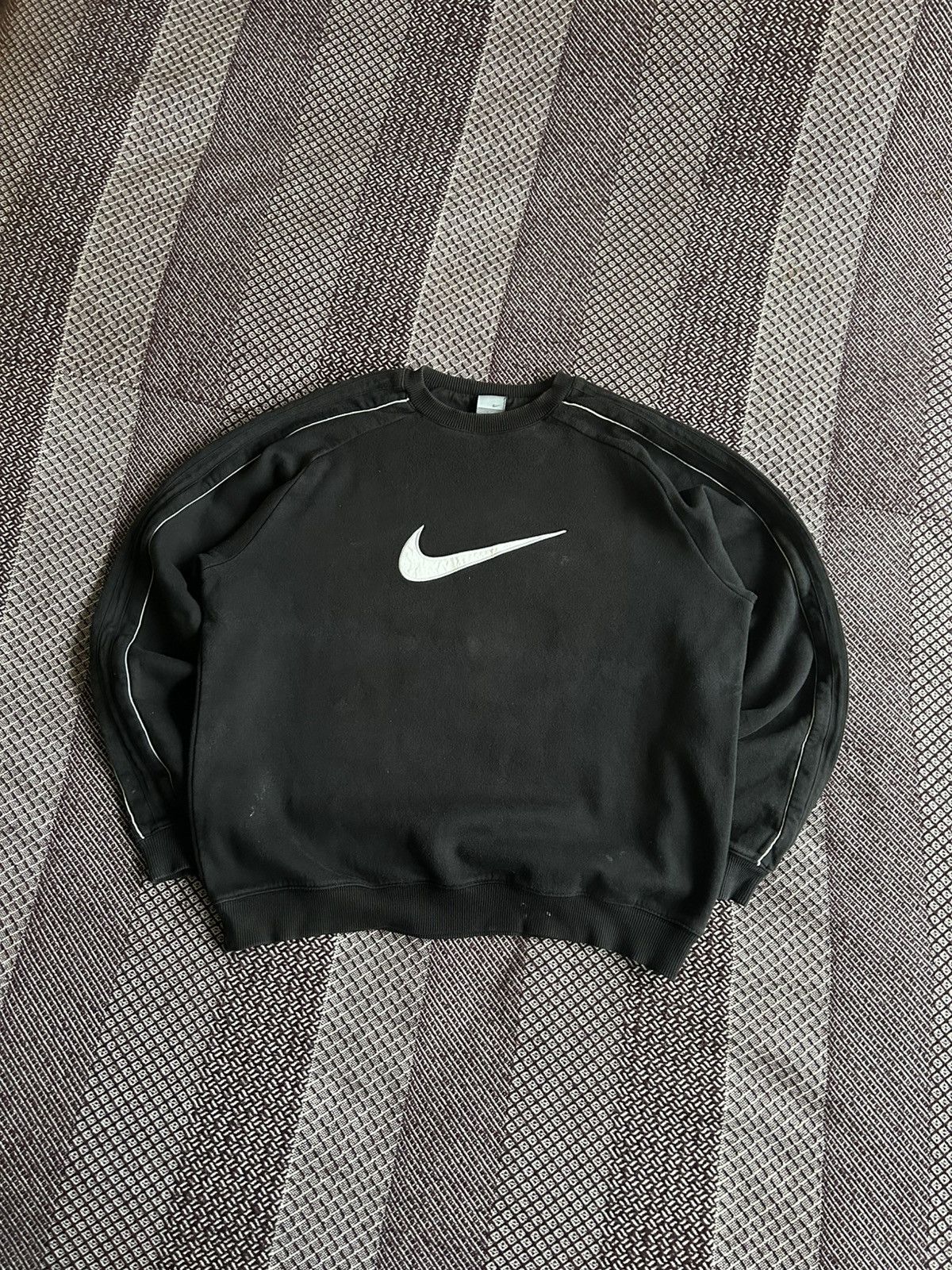 Vintage Vintage Y2K Nike Swoosh Big Logo Black Sweatshirt Boxy Fit Size US L / EU 52-54 / 3 - 1 Thumbnail