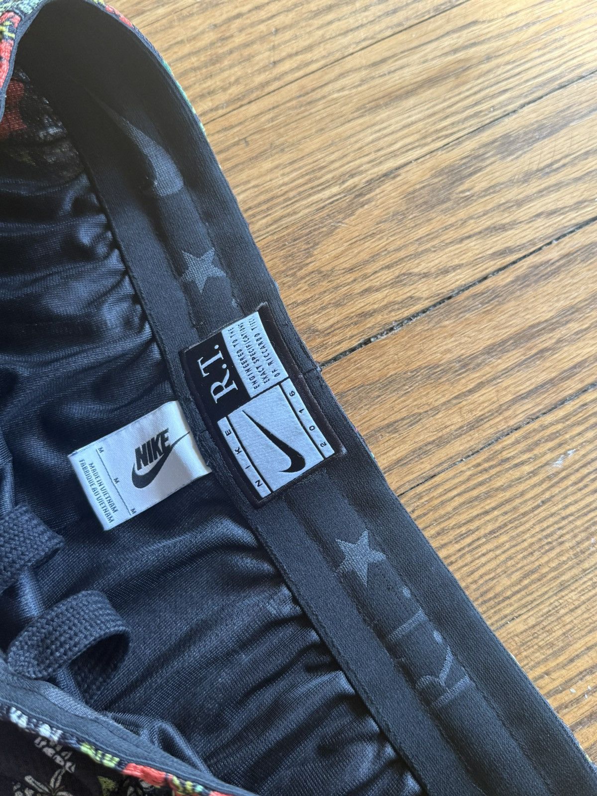 Nike × Riccardo Tisci Nikelab x Riccardo Tisci Kaleidoscope Floral Shorts Size US 32 / EU 48 - 6 Thumbnail
