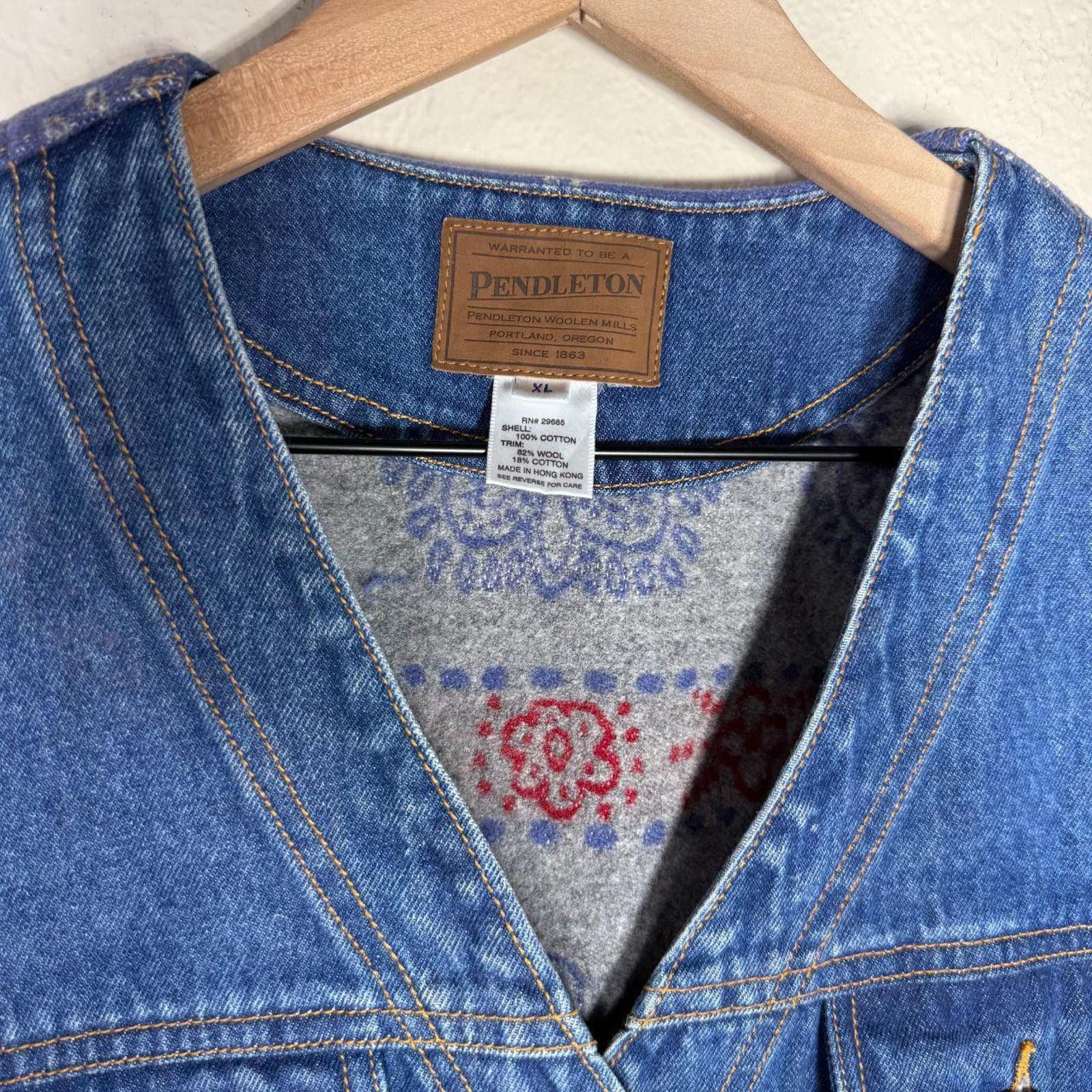 Pendleton Pendleton Vest Women's XL Blue Vintage Wool Denim Bandana Size XL / US 12-14 / IT 48-50 - 3 Thumbnail