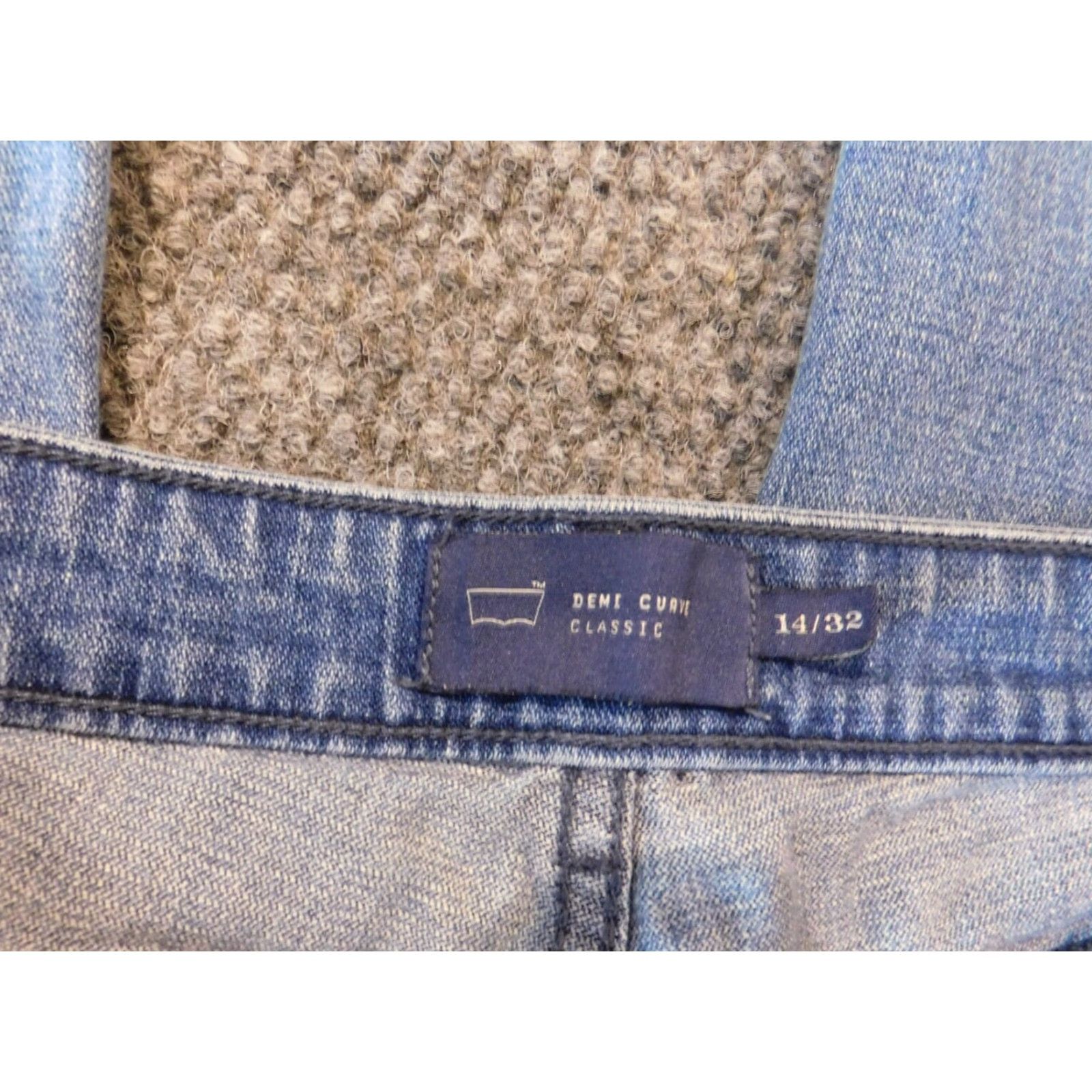 Levi's Levi's Jeans Women 14 Straight Denim 31in Waist Blue Slim Regular Pockets Zipper Stretch Classic 21in Inseam Size 36" / US 14 / IT 50 - 3 Thumbnail