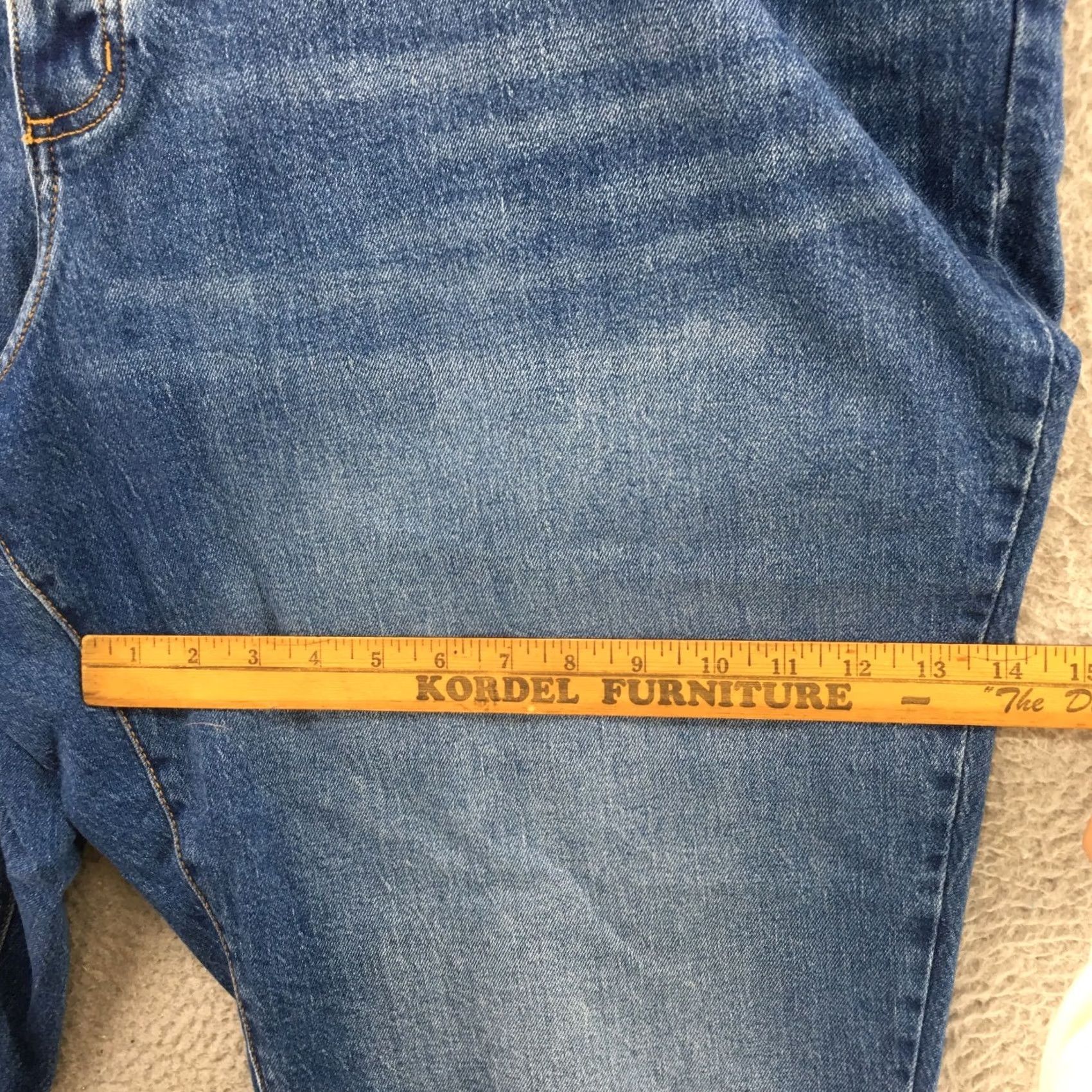 Vintage Universal Thread Capri Jeans Womens 24 Blue Denim Cut-off Buttons Jeans Capris Womens 24 Blue Den​im Size 42" / US 20 - 6 Thumbnail