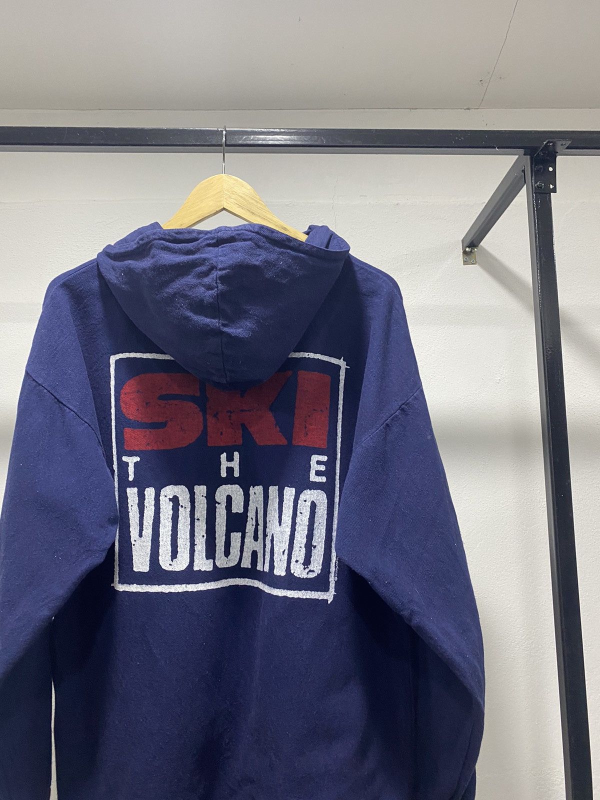 Crazy Shirt ☠️ ‘Ski The Volcano’ Oversize Hoodie Hawaii 80s