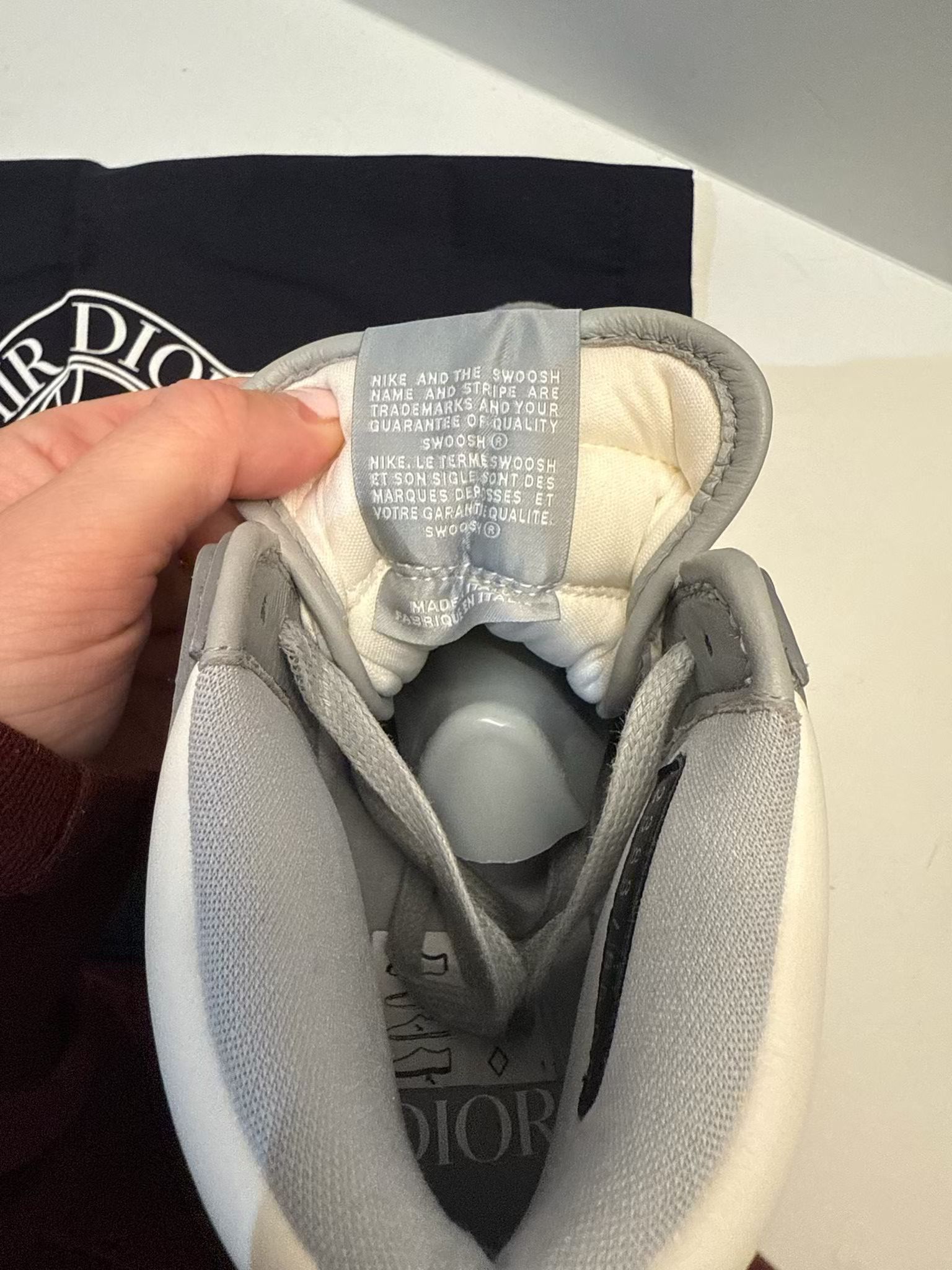 Dior × Jordan Brand Jordan x Dior Air Jordan 1 Retro High Top Sneaker BNIB Size US 6.5 / EU 39-40 - 20 Thumbnail