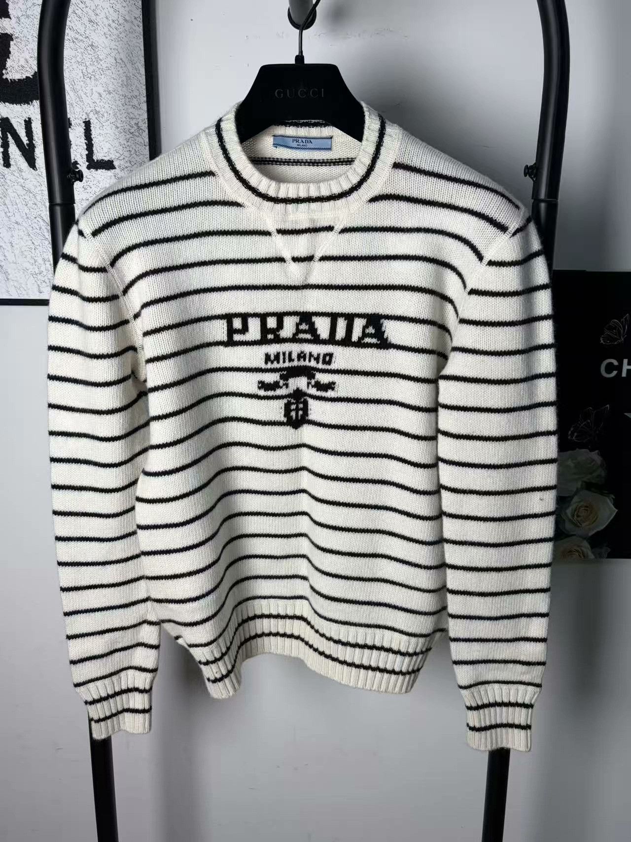 Prada Prada Knit White Sweater M Women Size M / US 6-8 / IT 42-44 - 1 Thumbnail