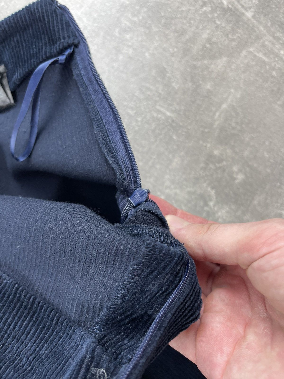 Balenciaga Balenciaga Corduroy Pants Navy Blue Slim Fit Trousers Size 27" / US 4 / IT 40 - 7 Thumbnail