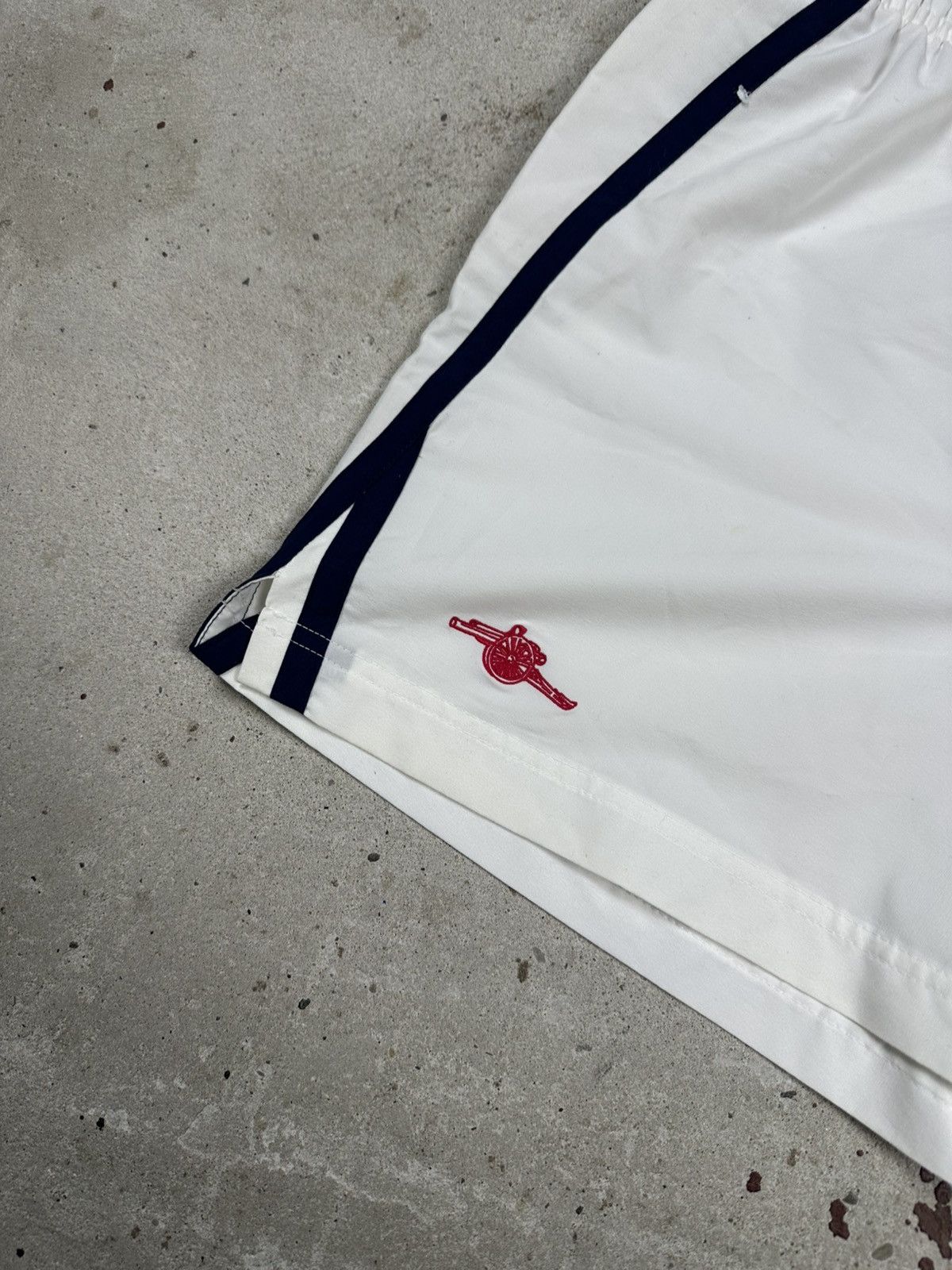 Nike × Vintage Vintage 90s Nike x Arsenal Home Soccer Shorts Swoosh Size US 30 / EU 46 - 5 Thumbnail