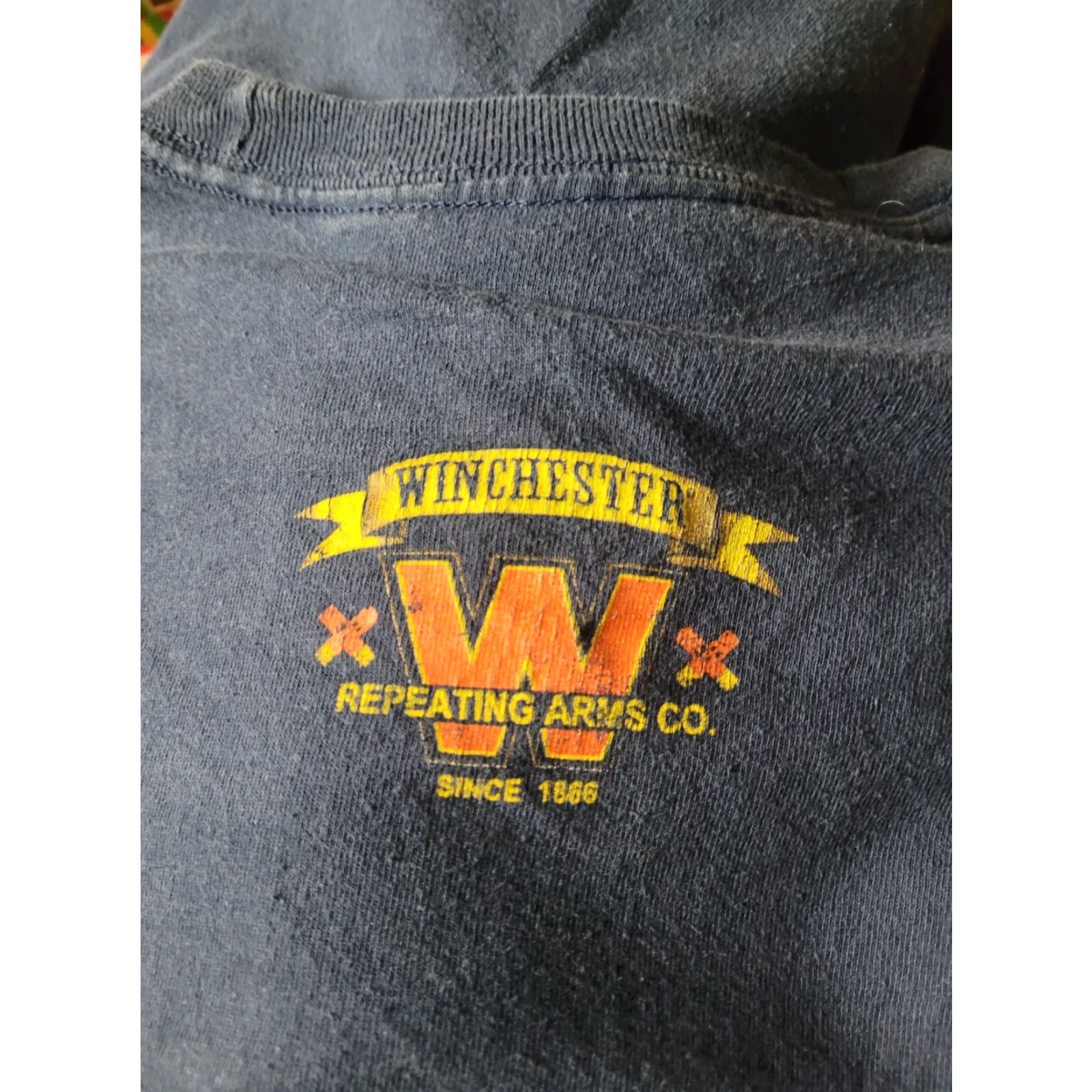 Etro VINTAGE Retro Winchester Repeating Arms Long Sleeve T Shirt Medium Guns Size US M / EU 48-50 / 2 - 4 Thumbnail