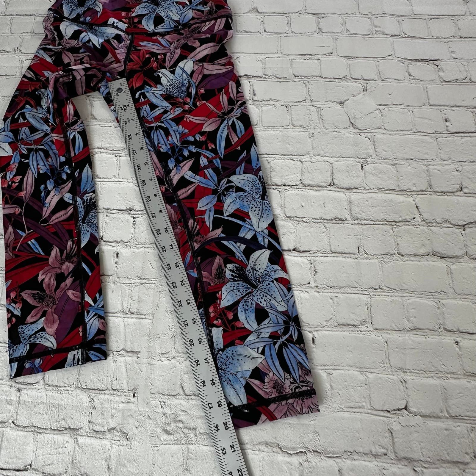 Lululemon lululemon leggings size 4 Size 27" / US 4 / IT 40 - 2 Thumbnail