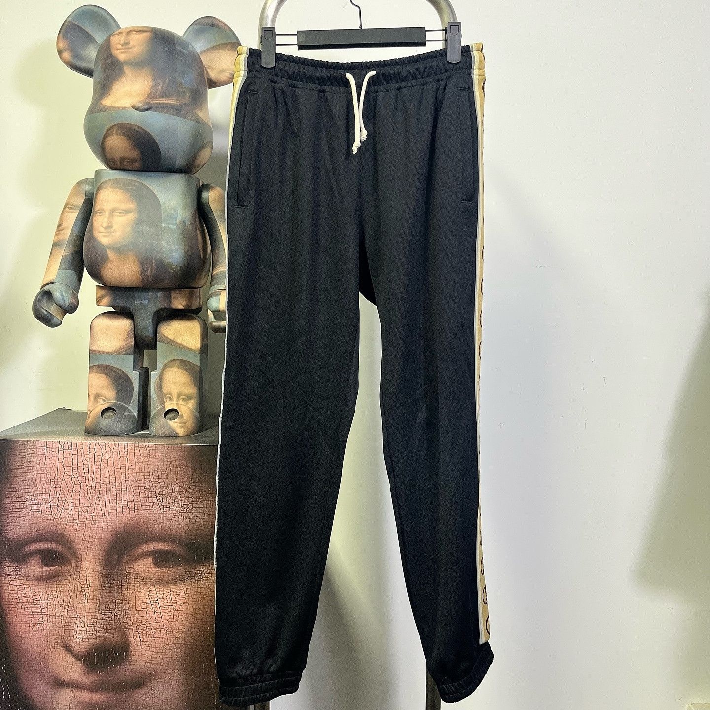 Gucci Gucci GG Logo Stripe Sweatpants Size XS Size US 28 / EU 44 - 1 Thumbnail