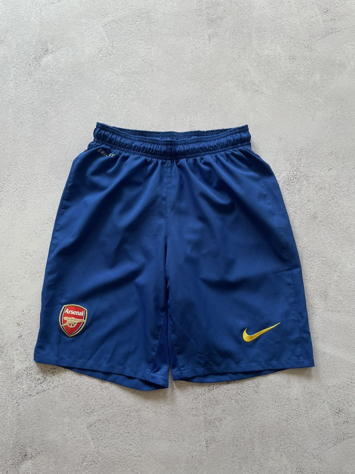 Nike Men’s Vintage Nike Arsenal Soccer Football Shorts size S Size US 32 / EU 48 - 1 Thumbnail