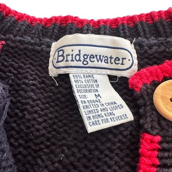 Vintage Vintage Bridgewater Women's Festive Navy and Red Sweater Car Size M / US 6-8 / IT 42-44 - 7 Thumbnail