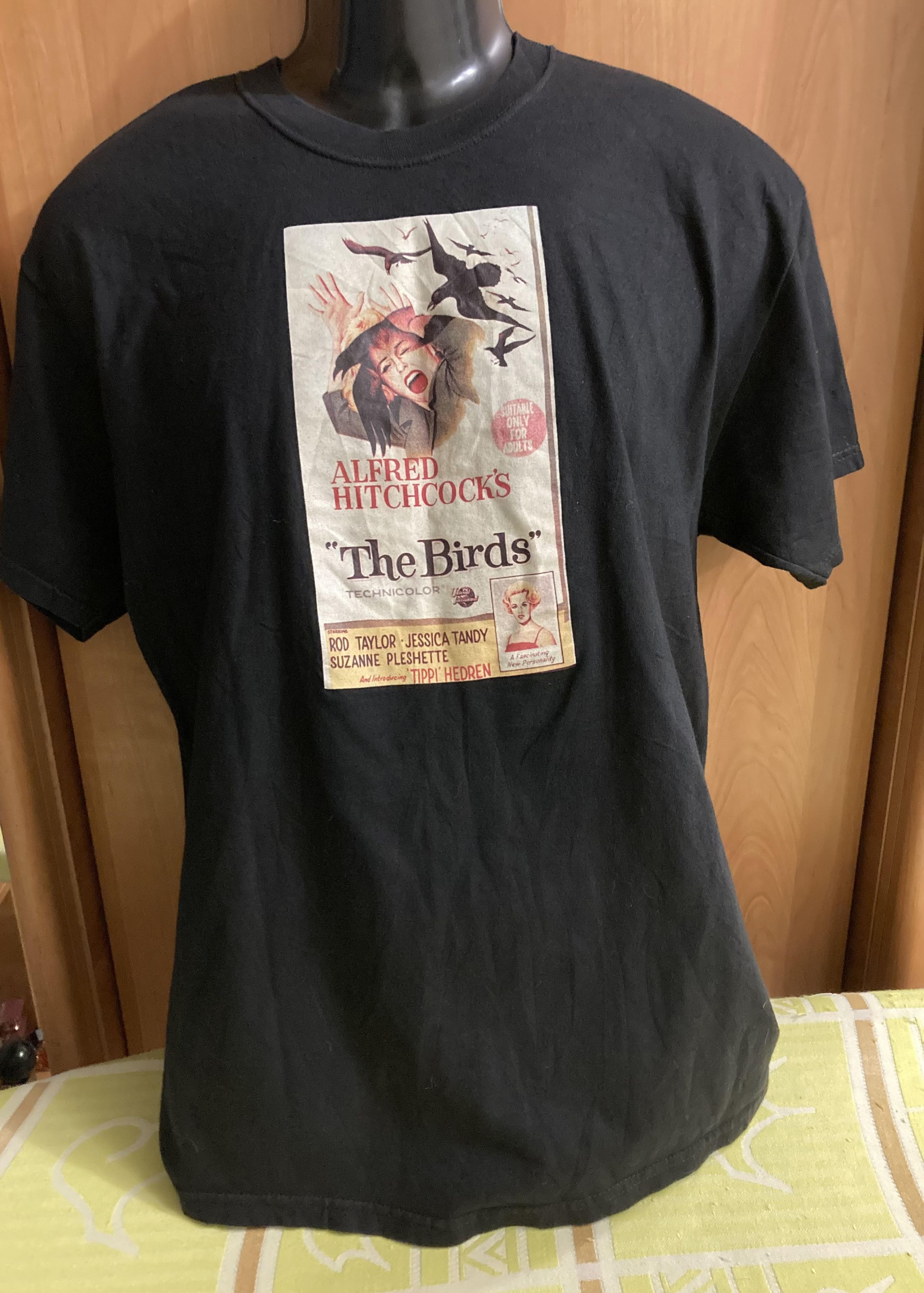Vintage Alfred Hitchcock The Birds Movie Vintage Tee 1990s Hanes Size US M / EU 48-50 / 2 - 1 Thumbnail