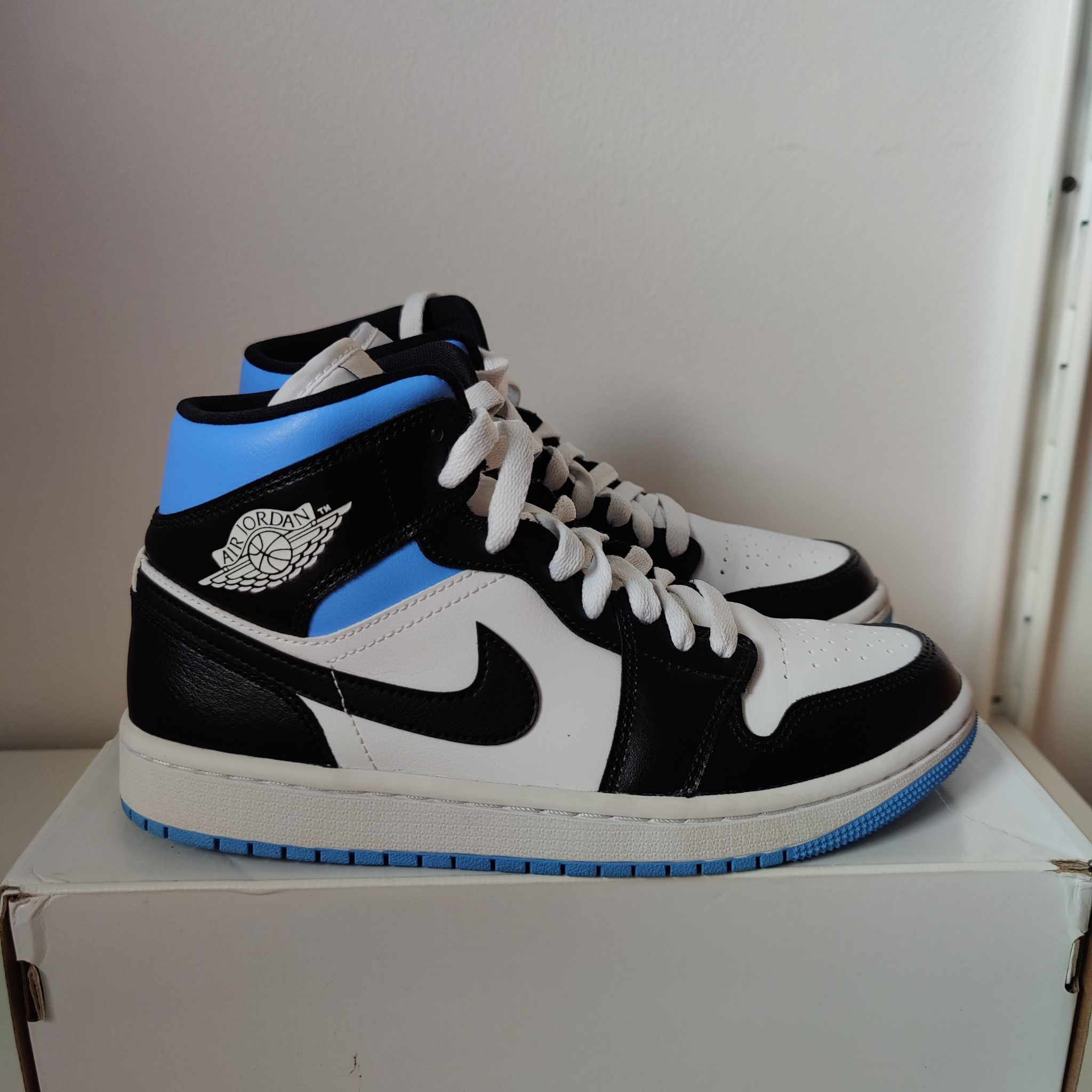Jordan Brand Wmns Air Jordan 1 Mid University Blue - Size 7.5 Size US 7.5 / IT 37.5 - 2 Thumbnail