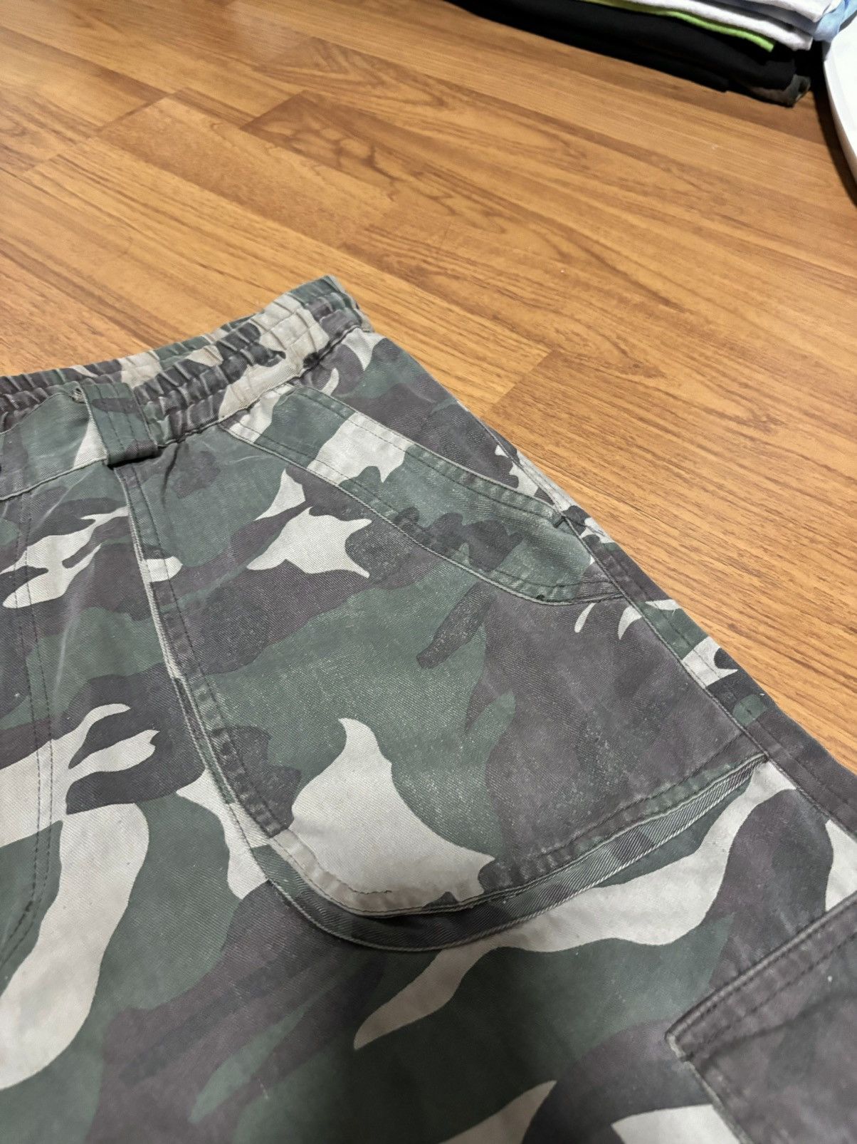 Vintage Faded Military Camo Cargo Shorts Size US 33 - 19 Thumbnail