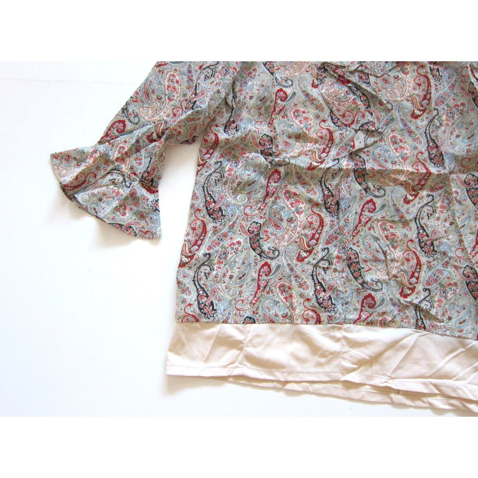 Liz Claiborne Liz Claiborne Blouse 3/4 Sleeve V-Neck Paisley Ruffle 100% Rayon Red Green Blue S Womens Size S / US 4 / IT 40 - 5 Thumbnail