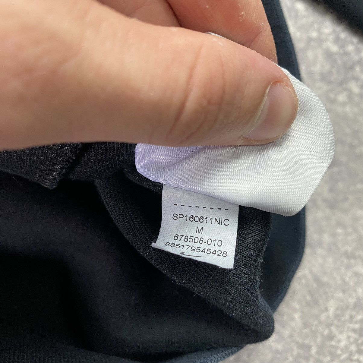 Nike Men’s Nike Tech Fleece Small Logo zip sweatshirt Size US M / EU 48-50 / 2 - 11 Thumbnail