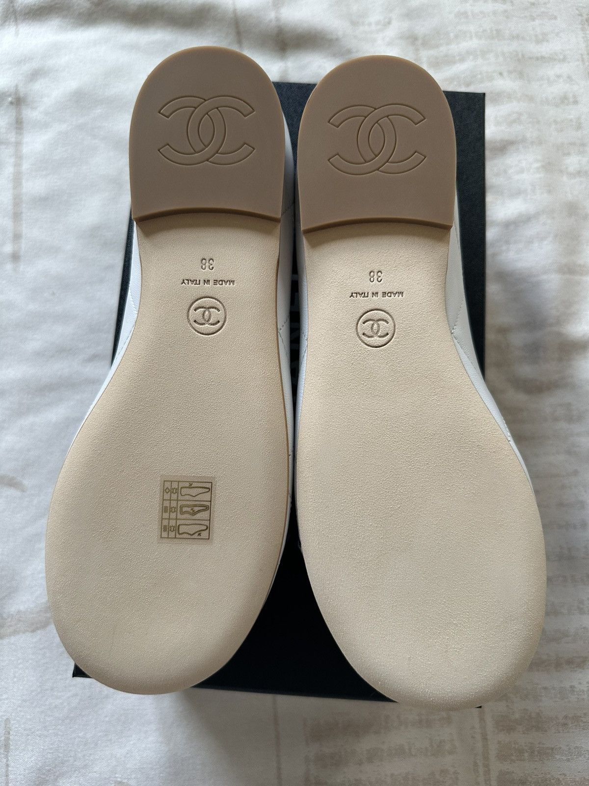 Chanel Chanel 2026M coco beach Cambon flats White color size 38 Size US 8 / IT 38 - 8 Thumbnail
