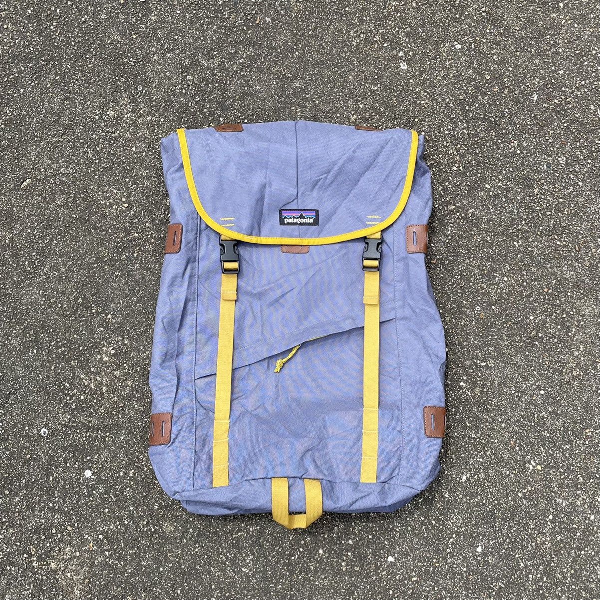 does the patagonia black hole duffel have a shoulder strap 40L and now a pioneering Color:BLPM/GOLD *Plush When Is The Best School & Team