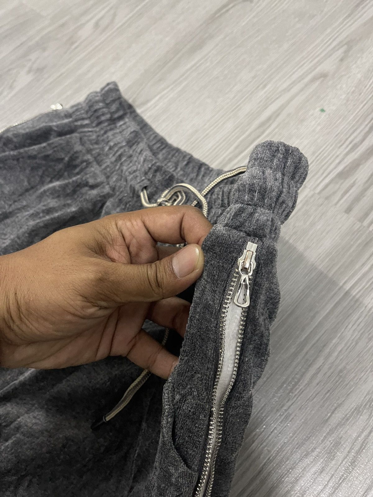 Celine Last drop⚡️Celine Side Zipped Velvet Jogger Pant Size US 30 / EU 46 - 9 Thumbnail