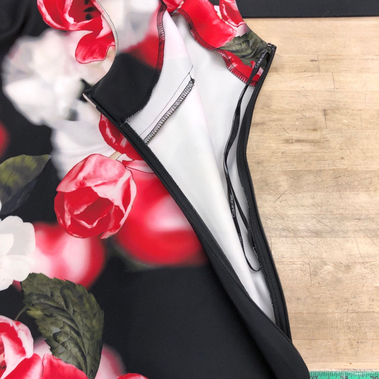 Calvin Klein Calvin Klein Size 10 Dress Scuba Roses Sleeveless Career Size L / US 10 / IT 46 - 14 Thumbnail