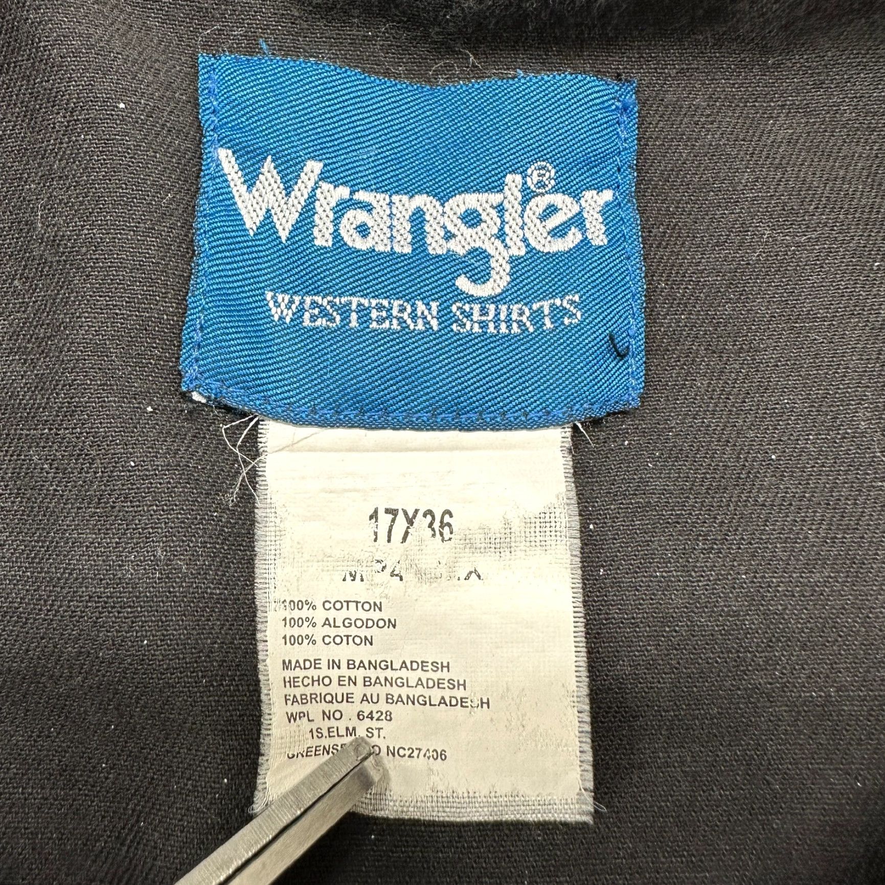 Wrangler VINTAGE Wrangler Shirt Mens 17 36 Black Long Sleeve Denim Thunder Mountain Rodeo Cowboy Western Workwear Button-Up Shirt Size US XL / EU 56 / 4 - 5 Thumbnail