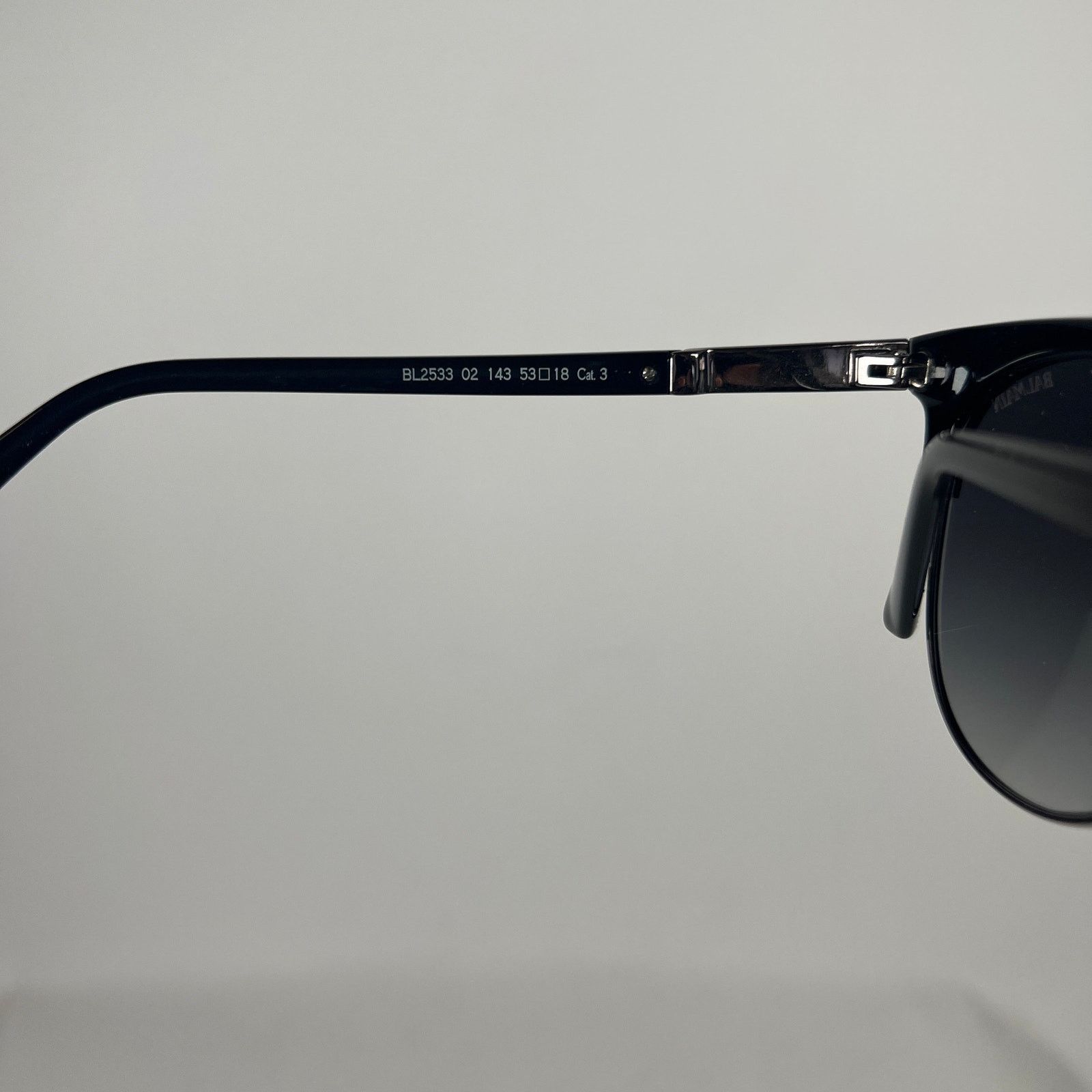 Balmain Balmain BL2533 Round Black Brow Bar Sunglasses Size ONE SIZE - 7 Thumbnail