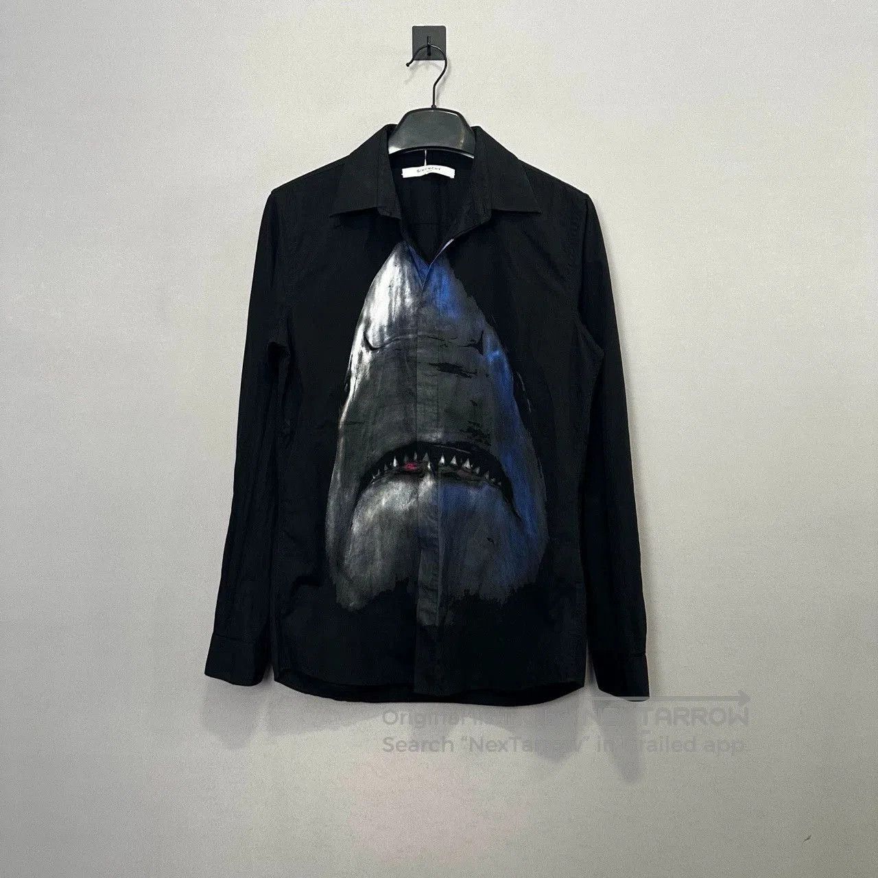 Givenchy givenchy shark long sleeve shirt in black. Size US S / EU 44-46 / 1 - 1 Thumbnail
