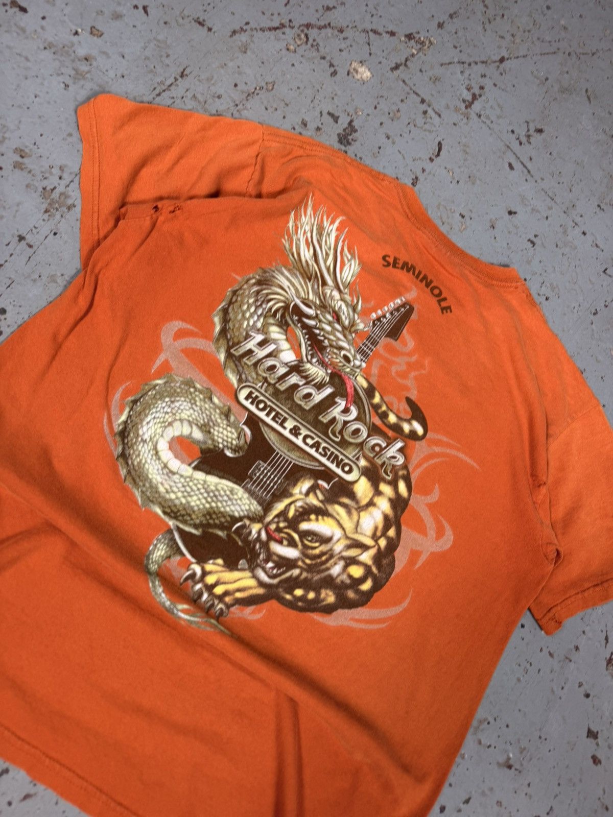 Vintage Vintage Thrashed Hard Rock Cafe Tampa Tee Size US L / EU 52-54 / 3 - 2 Thumbnail
