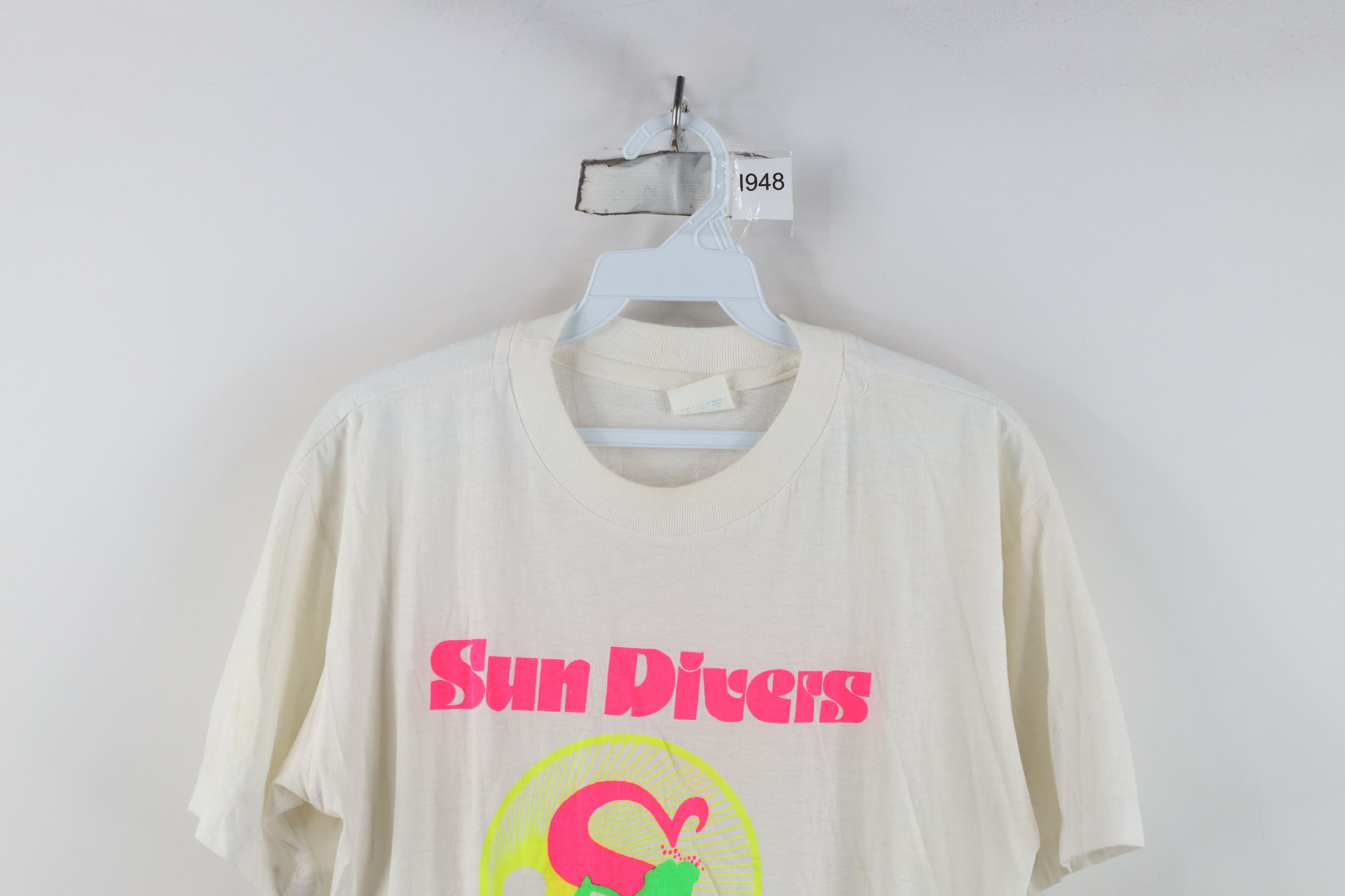 Vintage Vintage 70s 80s Streetwear Sun Divers Bahamas T-Shirt White Size L / US 10 / IT 46 - 2 Thumbnail