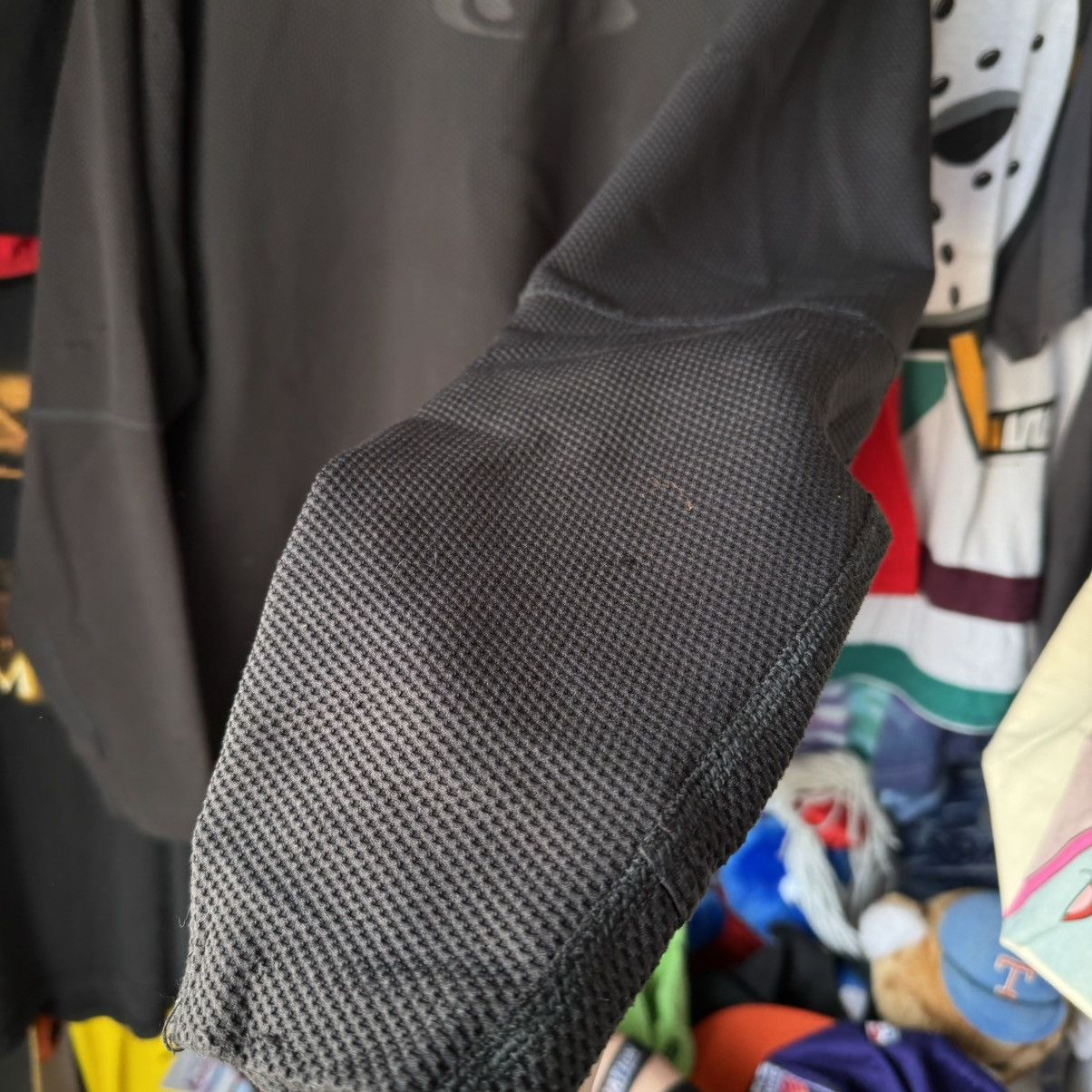 Hi Tec × Oakley × Salomon 2002 Salomon Moto Mesh Black Tech Thermal Vintage Pullover Size US L / EU 52-54 / 3 - 13 Thumbnail