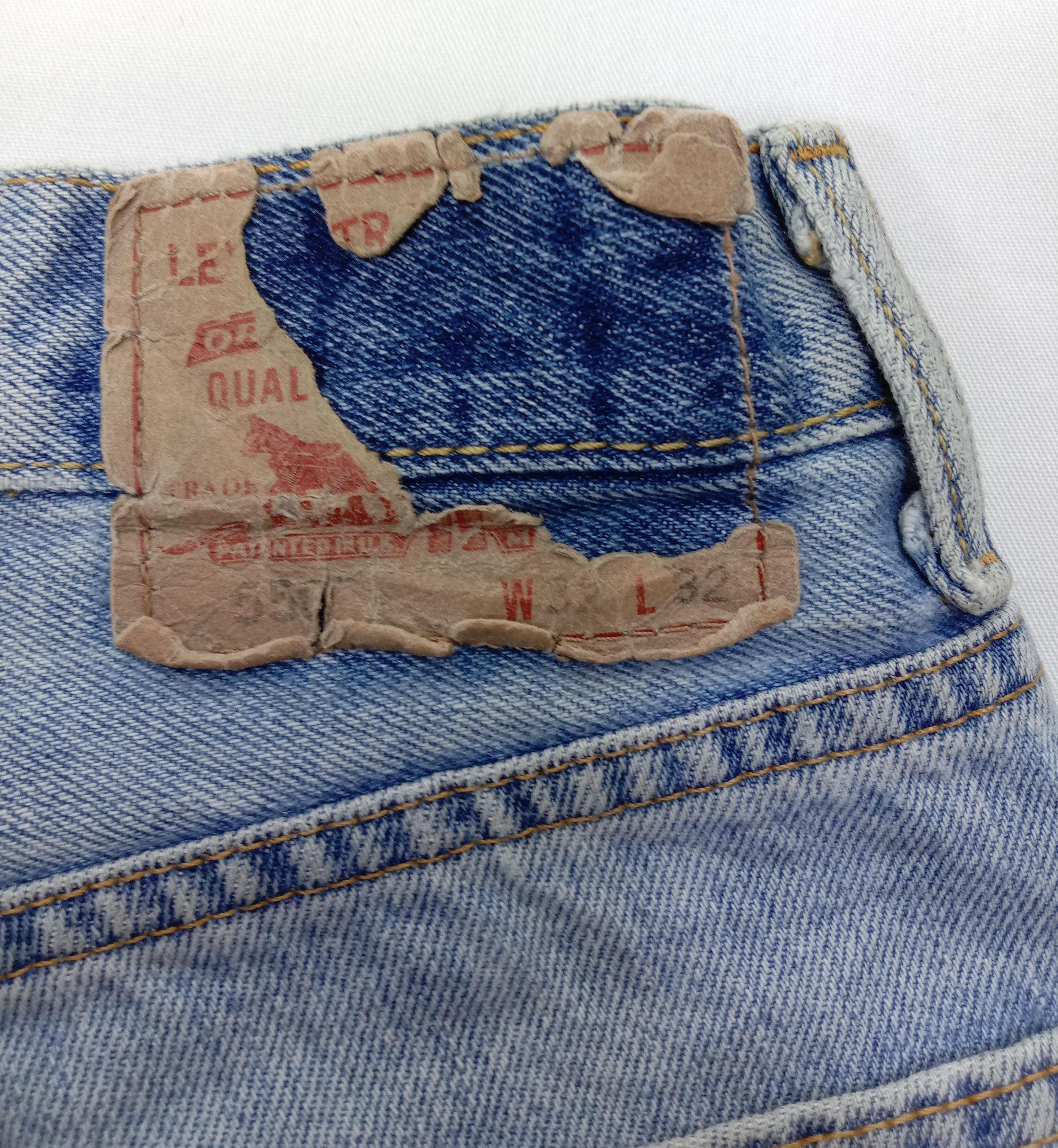 Levi's Vintage Levi's 550 Jeans Relaxed Fit Light Wash Denim Size US 33 - 15 Thumbnail