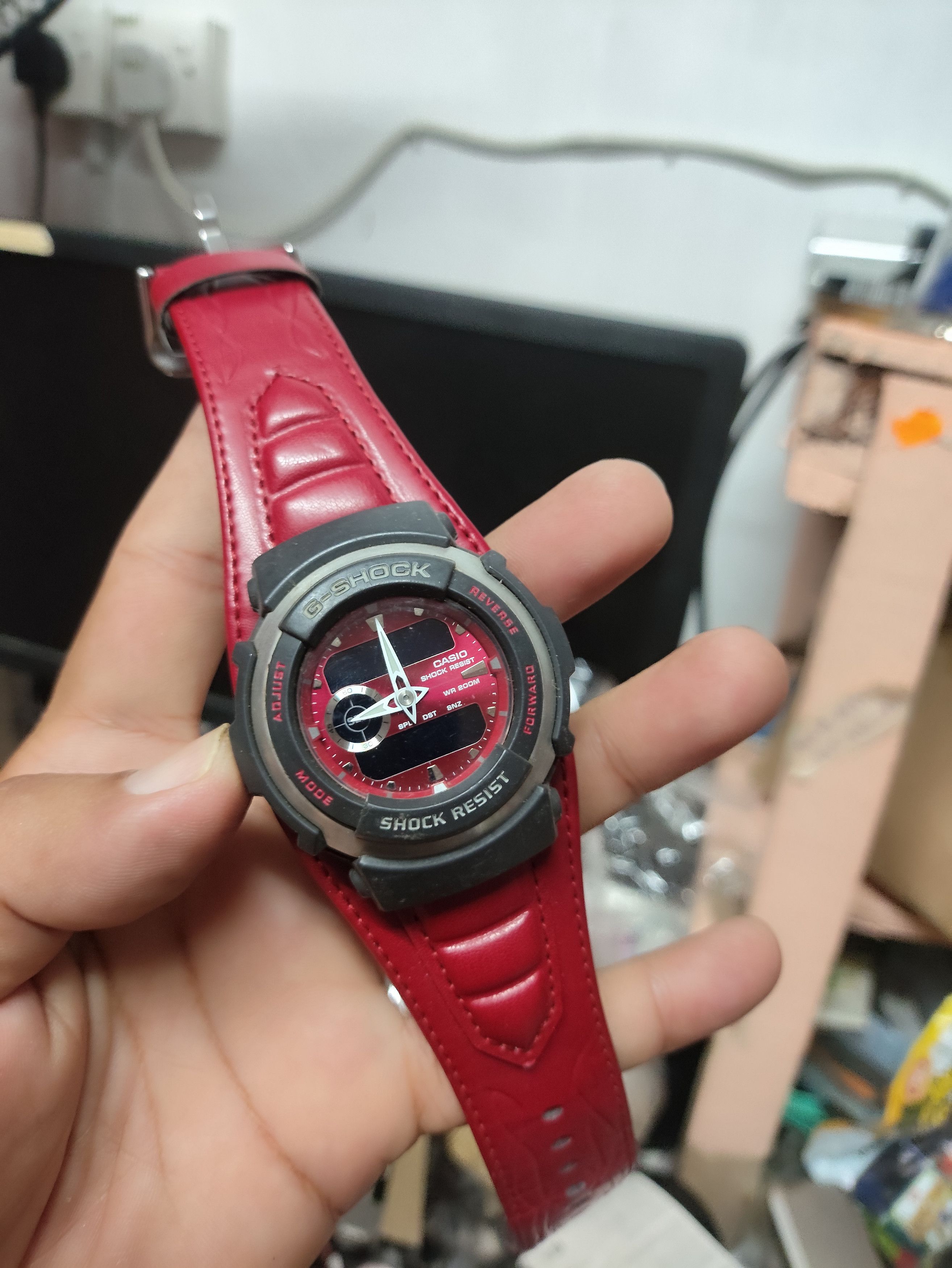 G Shock G SHOCK ORIGINAL VINTAGE RED MONSTER (NEED SERVICE) Size ONE SIZE - 1 Thumbnail