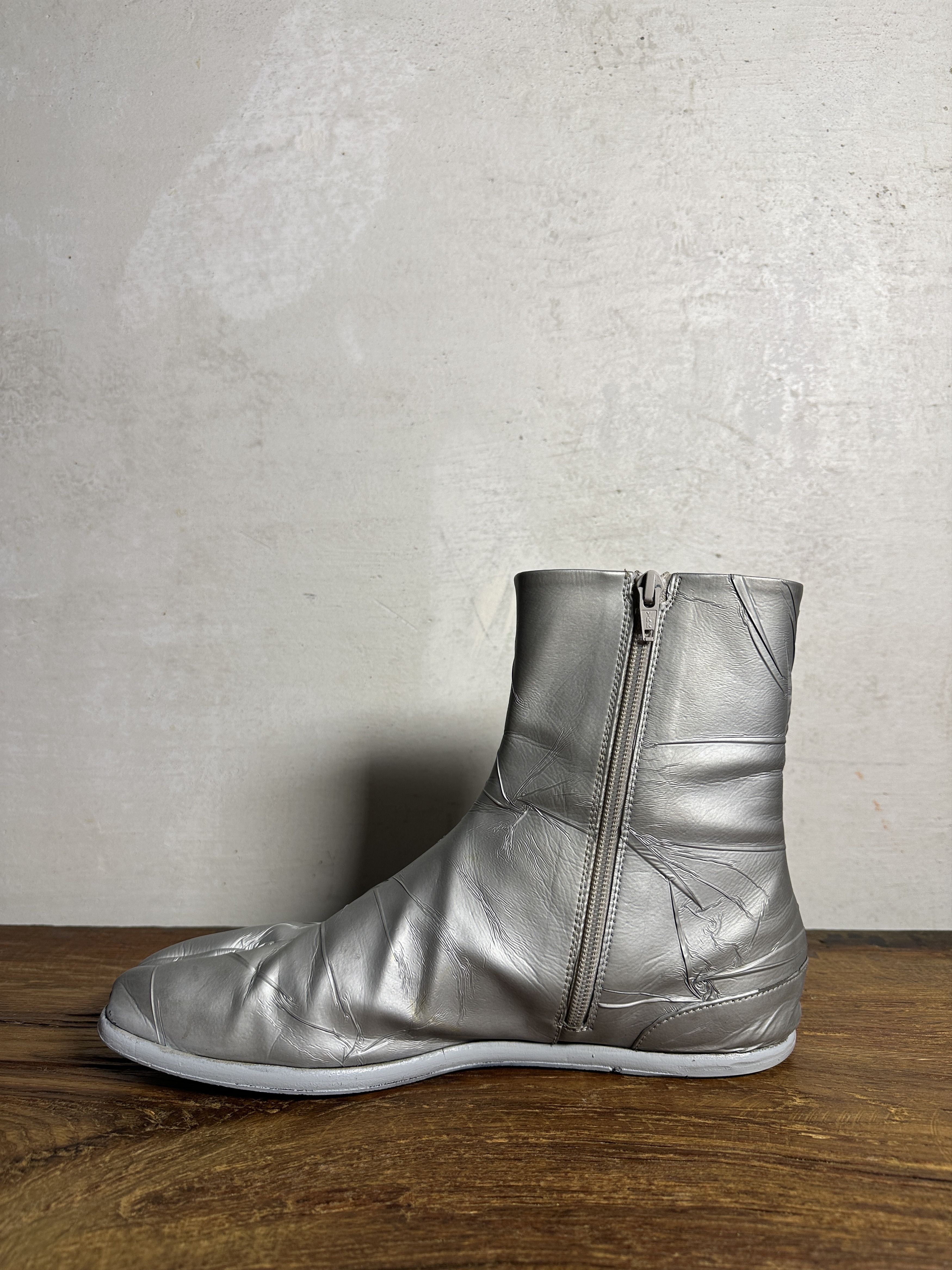 Maison Margiela Maison Margiela’s FW19 Silver Metallic Tabi Boots Size US 10 / EU 43 - 7 Thumbnail