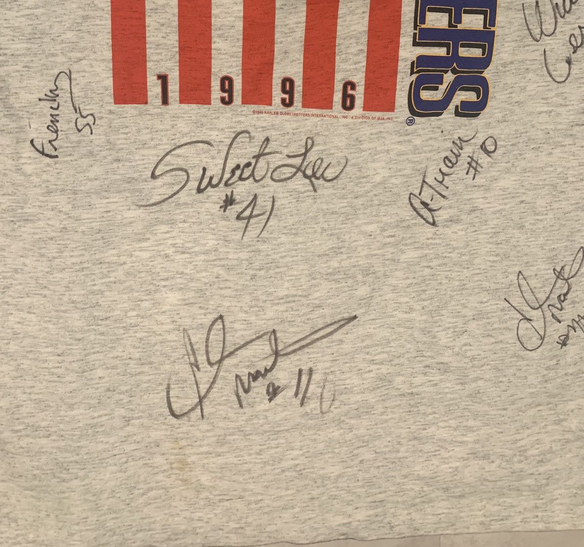 Vintage Signed Harlem Globetrotters tee 1996 tour Size US L / EU 52-54 / 3 - 5 Thumbnail