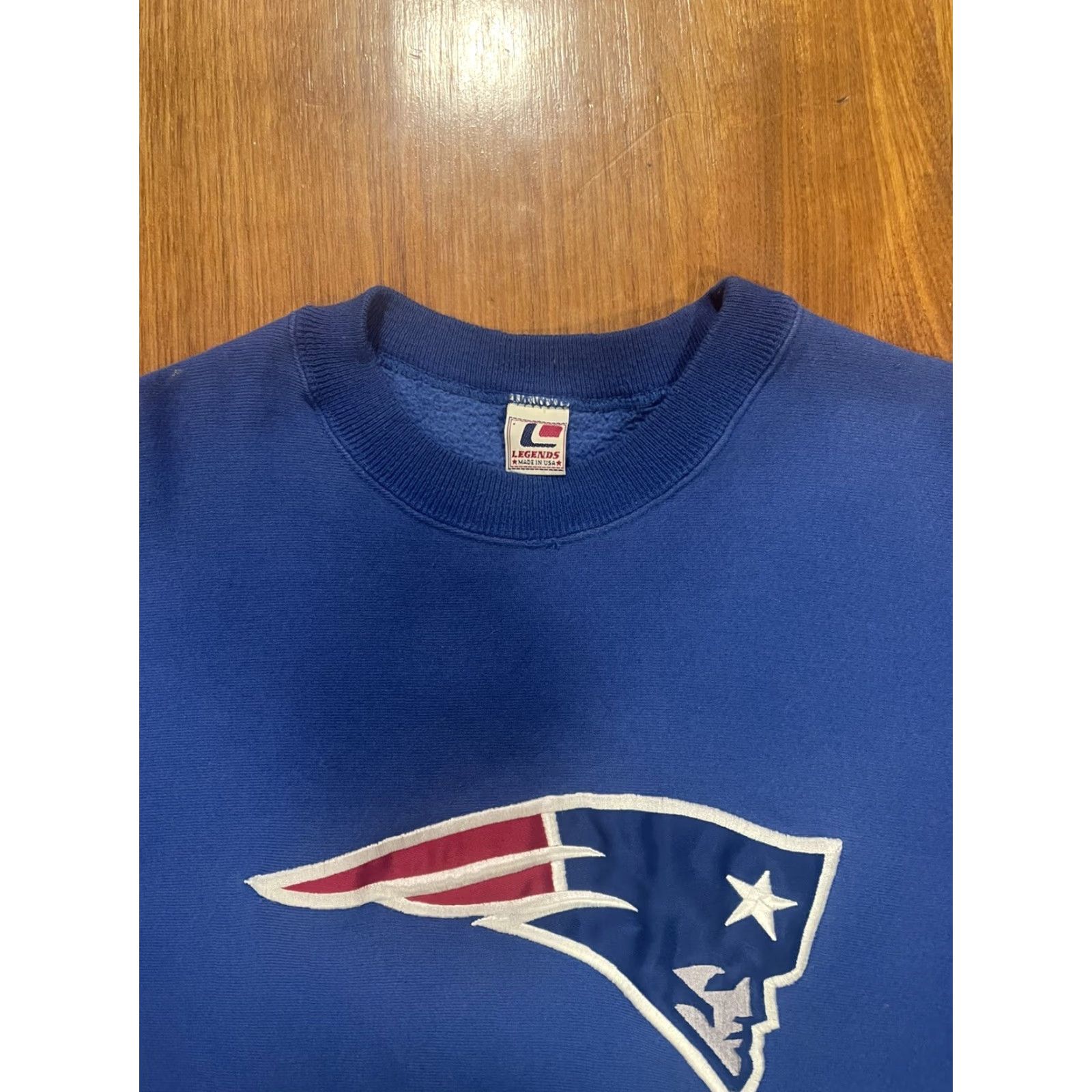 Vintage VINTAGE Legends Athletic New England Patriots Crewneck Pullover Shirt Men M Blue Embroidered Logo 90s Sports Size US M / EU 48-50 / 2 - 4 Thumbnail